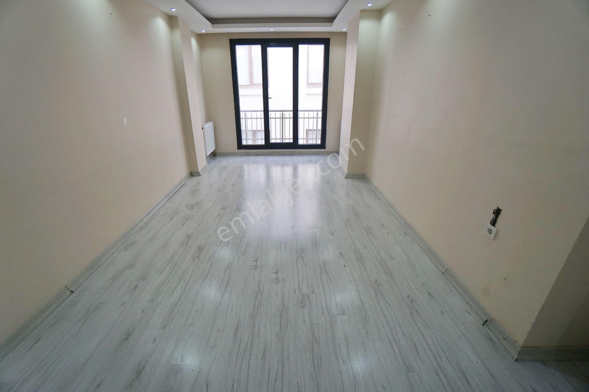 Meral R6196 Aşık Veysel Cd Yeni 5 Yaş Ankastreli Balkonlu Kapalı Otoparklı 2+1