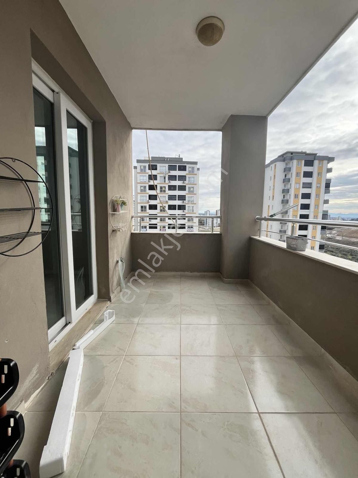 Gültepe'de Cadde Üzeri Cep Mutfak Geniş Site İçi 2+1 Daire - Görsel 5