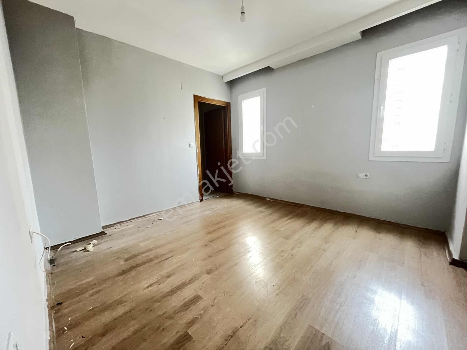 Gültepe'de Cadde Üzeri Cep Mutfak Geniş Site İçi 2+1 Daire - Görsel 4