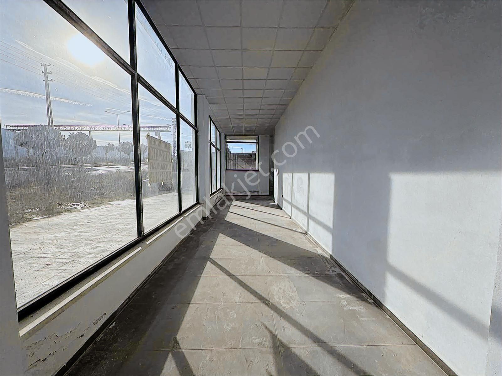 Duruşehir De Geniş İş Yeri Arayanlar İçin Kiralık Dükkan - Görsel 3