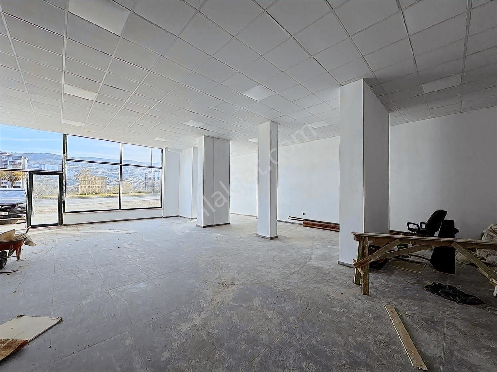 Duruşehir De Geniş İş Yeri Arayanlar İçin Kiralık Dükkan - Görsel 7