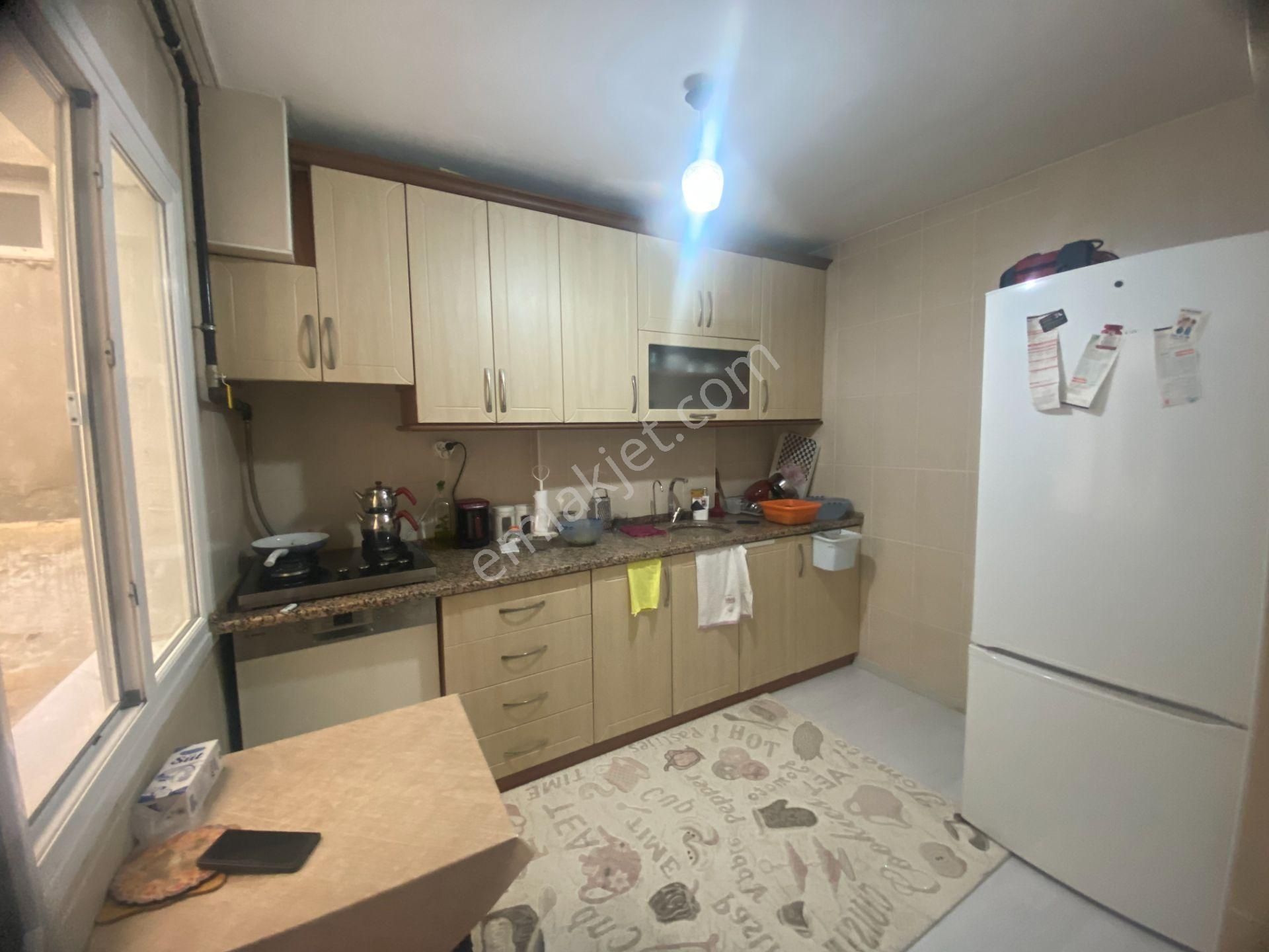 Karşıyaka Bahçeli Evlerde Satılık 2+1 Zemin Daire Doğalgazlı