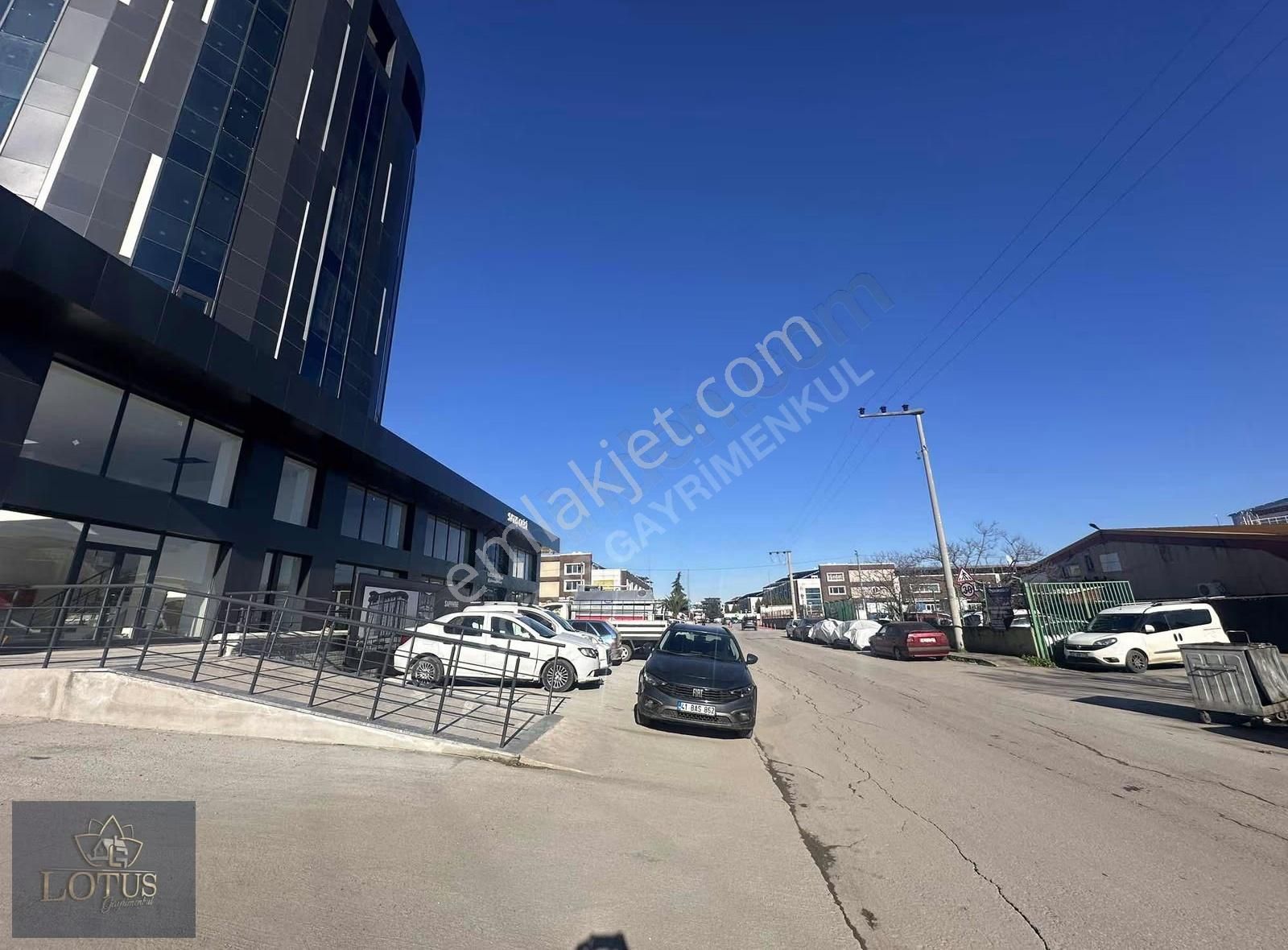 İzmitin En Prestijli Projesi Sapphıre,de 200 M2 Satılık Mağaza - Görsel 18