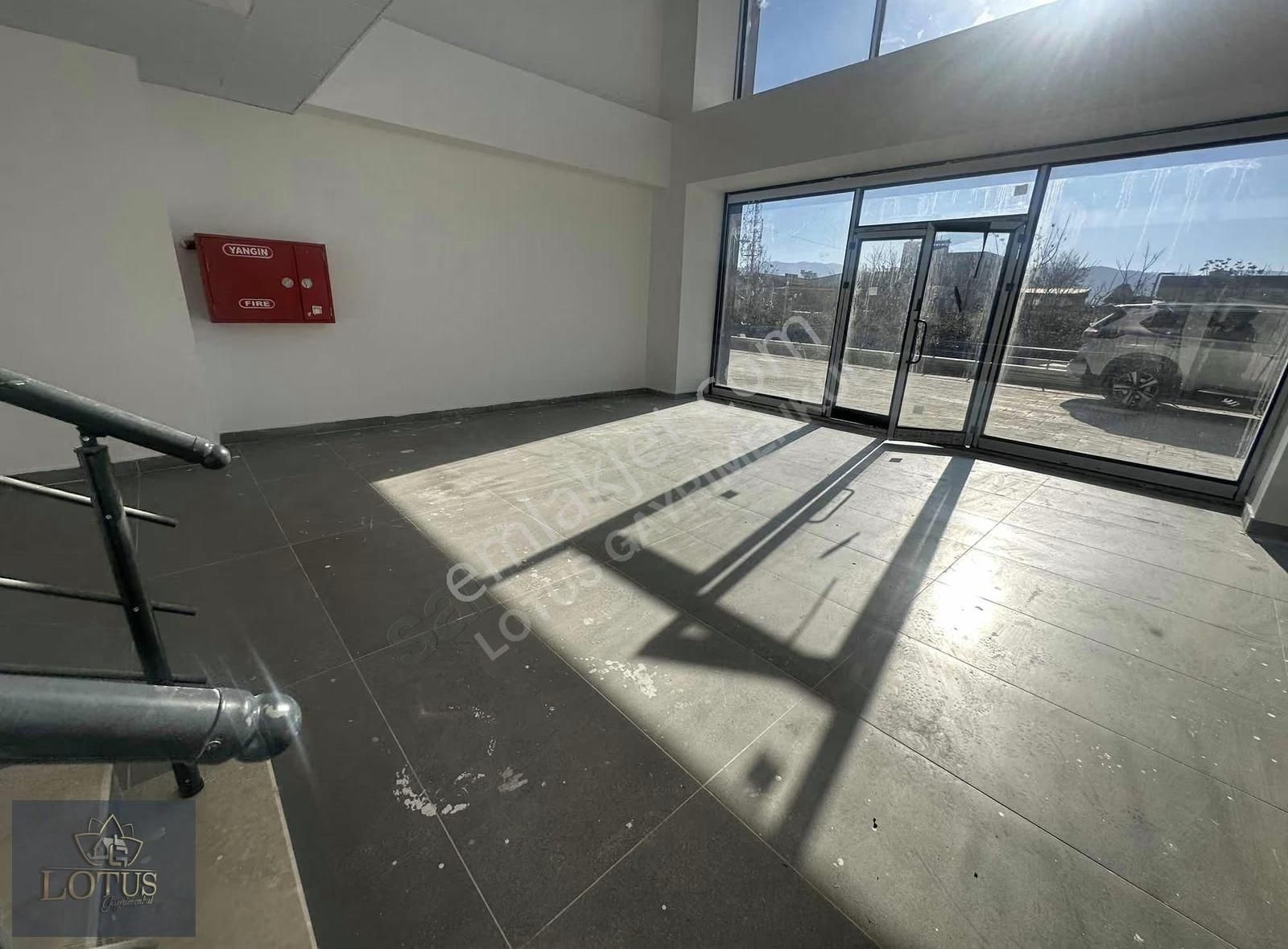 İzmitin En Prestijli Projesi Sapphıre,de 200 M2 Satılık Mağaza - Görsel 4