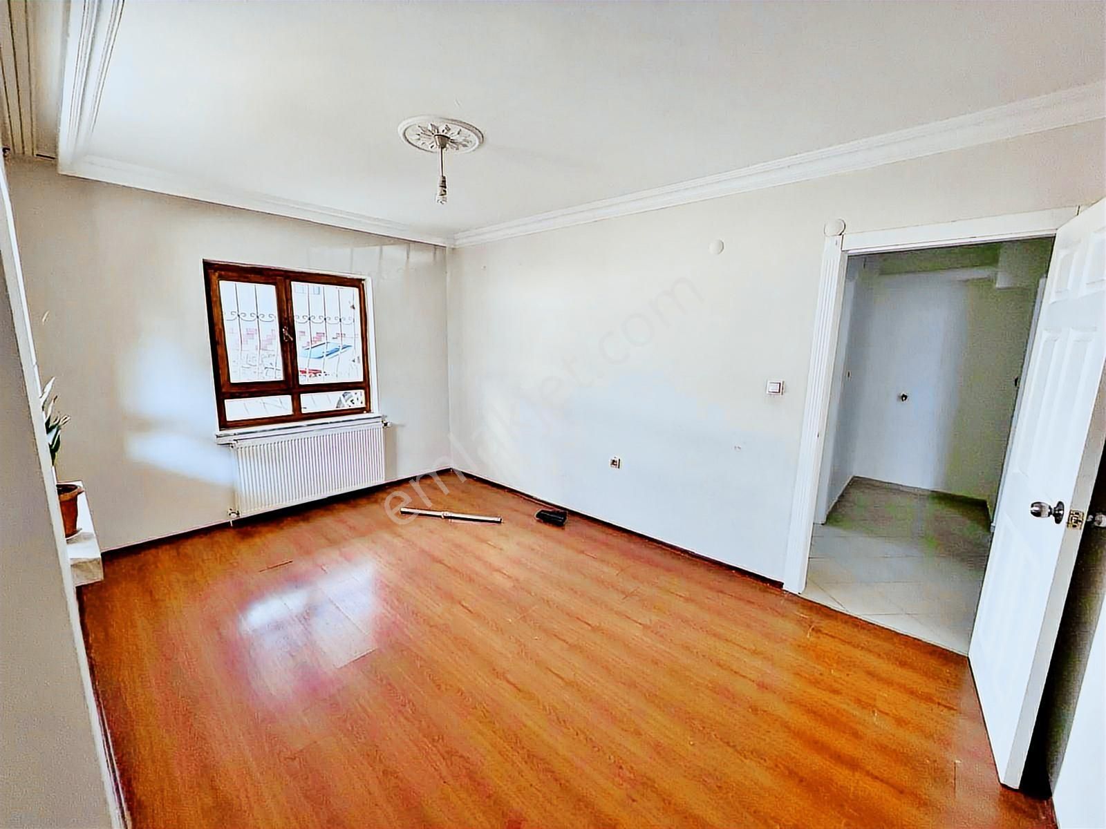 Alsancak'ta Ön Cephe 2+1 Balkonlu Yüksek Giriş - Görsel 2