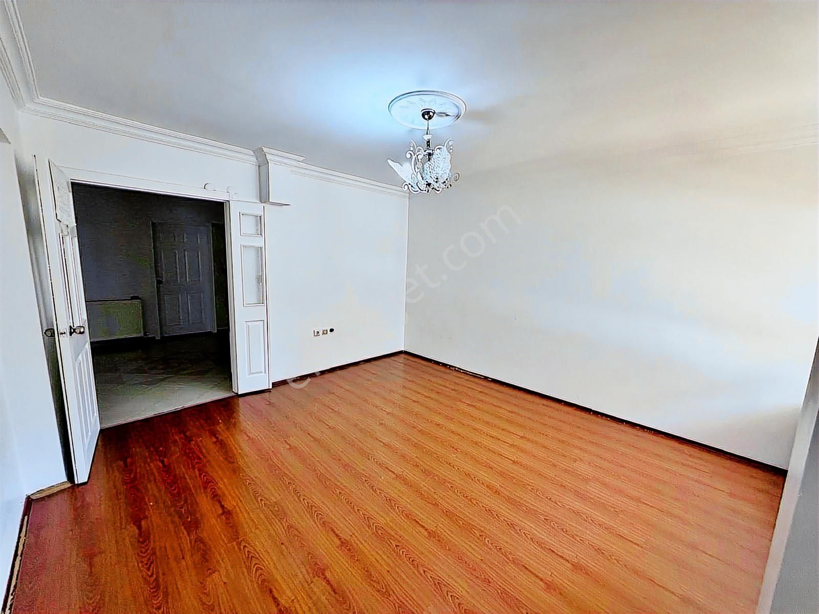 Alsancak'ta Ön Cephe 2+1 Balkonlu Yüksek Giriş - Görsel 3