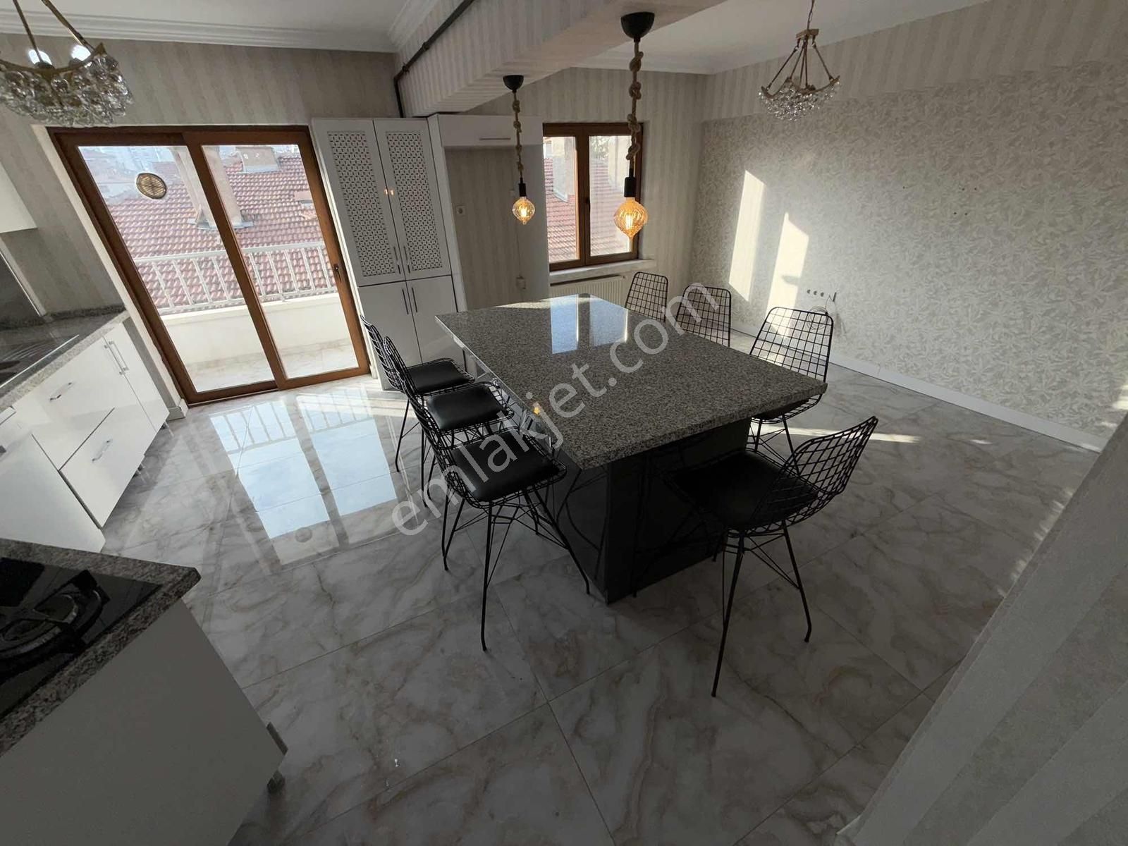 Kılıçsoy'dan Ayvalı Merkez Cami Yanında Kapalı Teras Dubleks 6+1 - Görsel 11