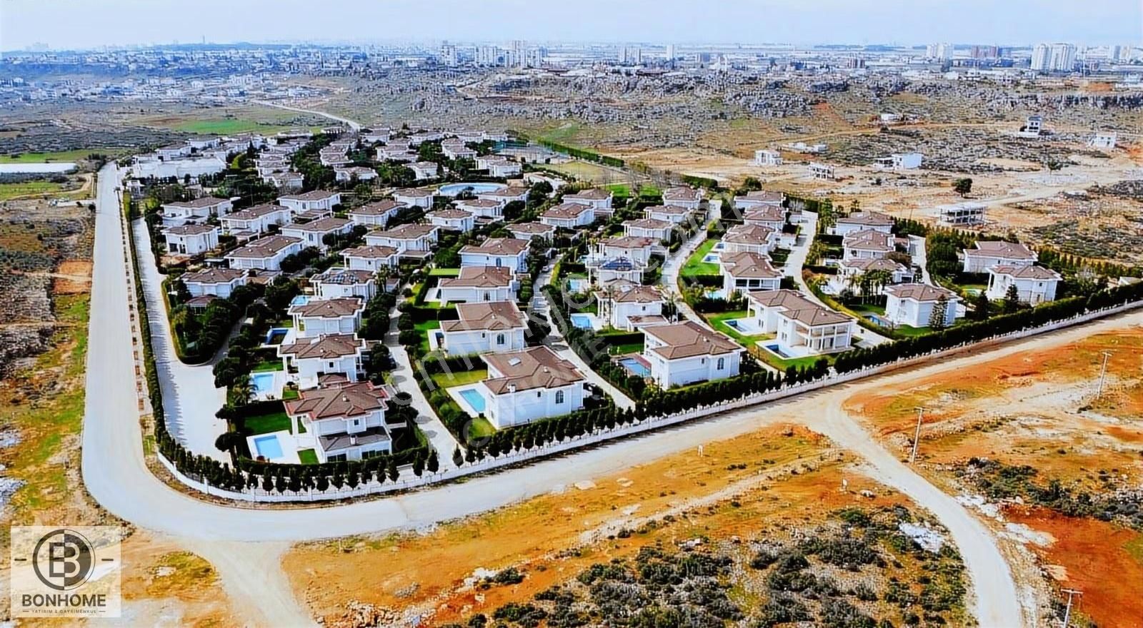 Lara Hill' E Komşu, Önü Kapanmaz, Asfalt Yola Cephe, Müstakil!!!