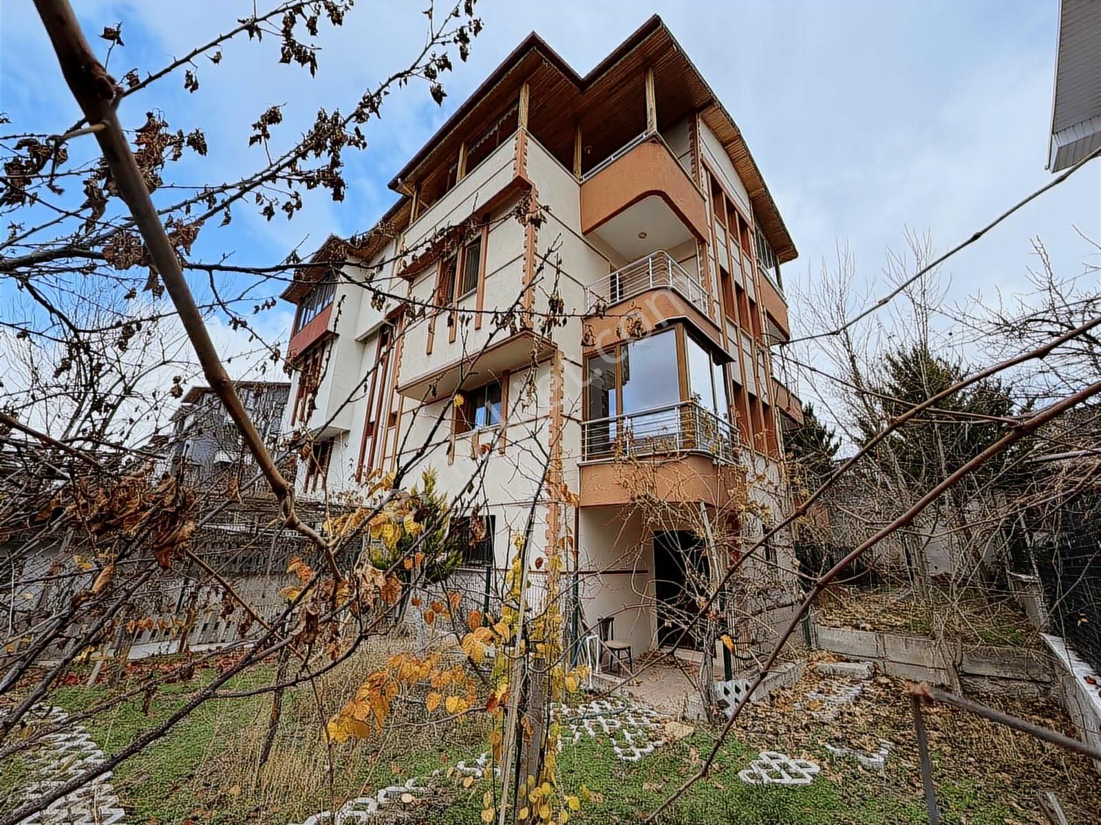 Kılıçsoy'dan Karyağdı'da Protokol Yolunda 4 Katlı Yapılı Villa