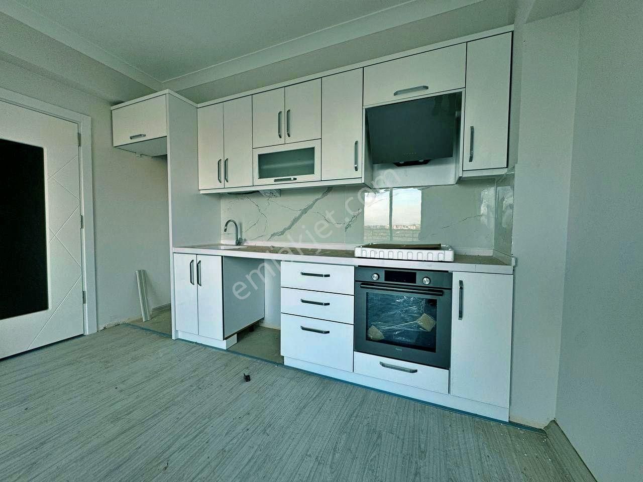 Uytundan Kadıköyde Doğalgazlı Kapalı Otoparklı 2+1 Satılık Daire - Görsel 4