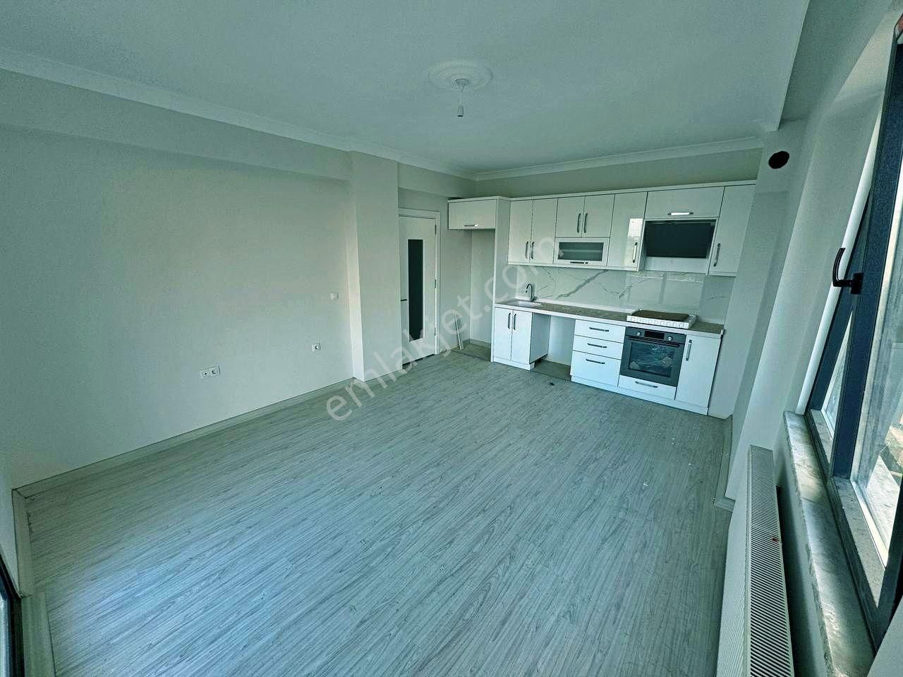 Uytundan Kadıköyde Doğalgazlı Kapalı Otoparklı 2+1 Satılık Daire
