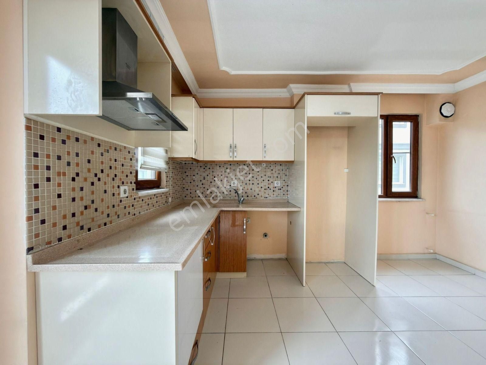 ꧁ay Emlaktan꧂akçay Merkezde Kazdağları Eteklerinde Denize Yakın Arakat Ön Cephe Satılık 2+1 Daire - Görsel 3