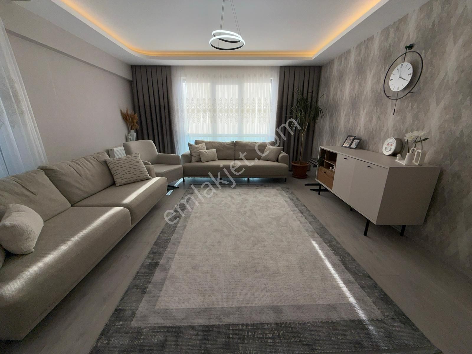 Nam-ak Emlak'tan Okullar Bölgesinde Şık Tasarım 4+1 Site Dairesi