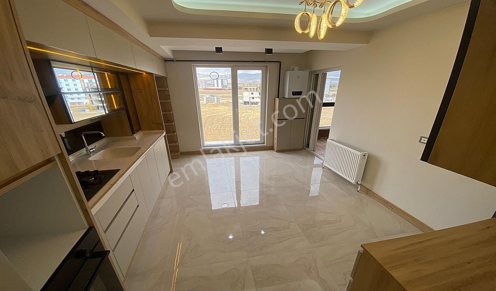 Yenikent Emlak'tan Merkezi Konumda Full+full Ultra Lüx 3+1 Daire - Görsel 3