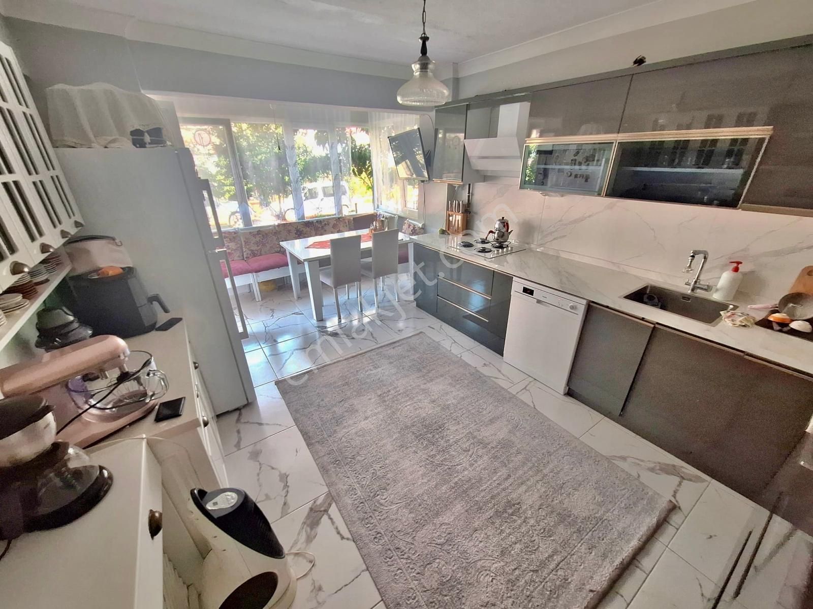 ꧁ay Emlaktan꧂akçay Merkezde Kombili Bahçe Kullanımlı Müstakil Tadında Satılık 3+1 İçi Yapılı Daire - Görsel 2