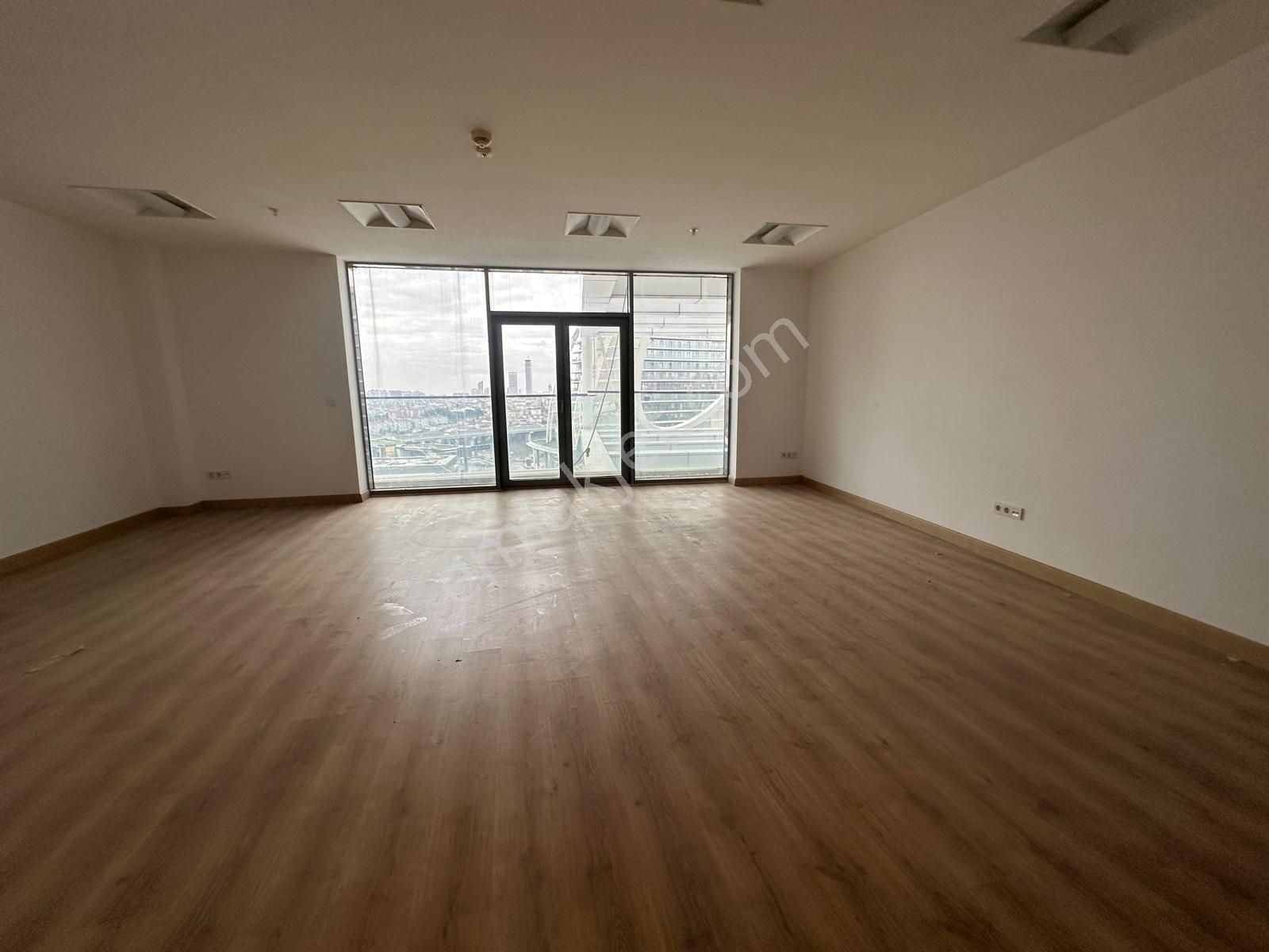 Sarphan Finanskent' Te Yan Yana Birleştirilebilir İki Ayrı Ofis - Görsel 21