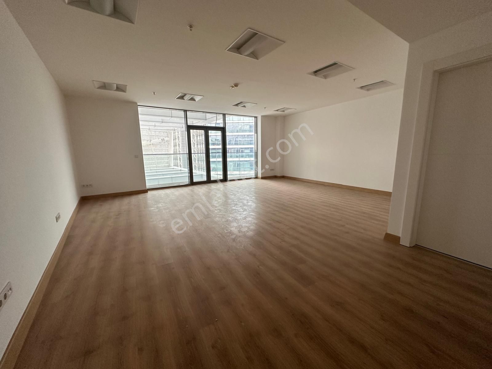 Sarphan Finanskent' Te Yan Yana Birleştirilebilir İki Ayrı Ofis - Görsel 18