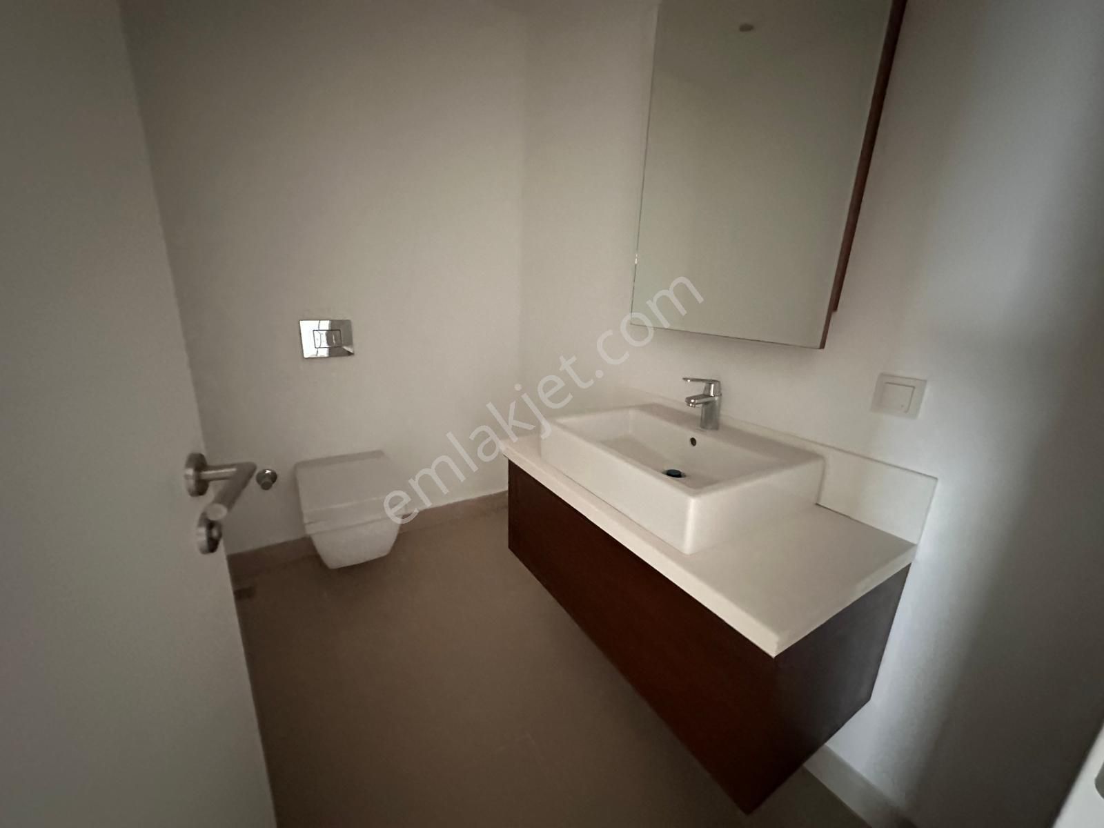 Sarphan Finanskent' Te Yan Yana Birleştirilebilir İki Ayrı Ofis - Görsel 22