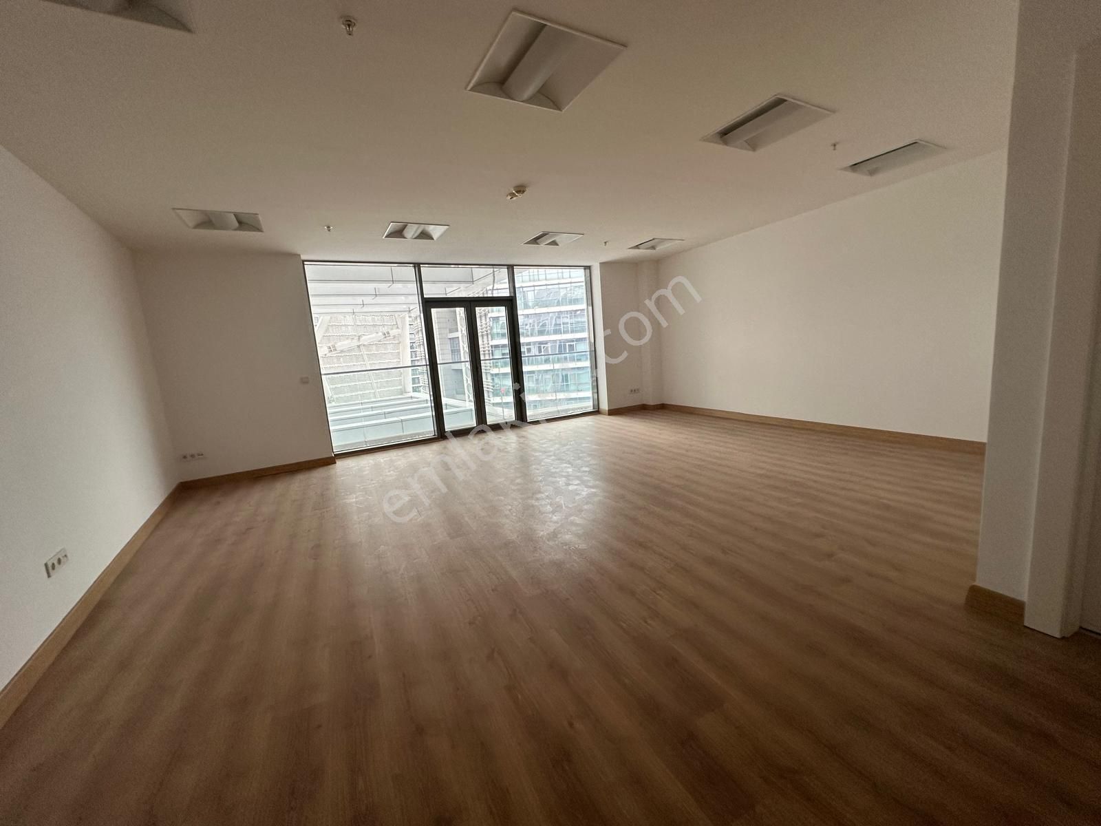 Sarphan Finanskent' Te Yan Yana Birleştirilebilir İki Ayrı Ofis - Görsel 2