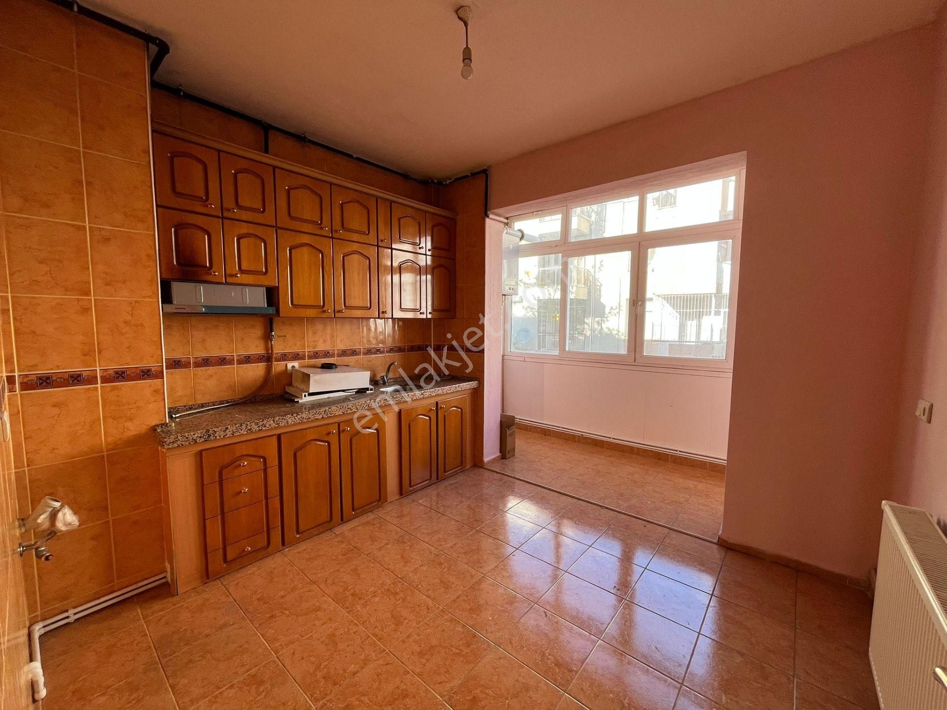 Asil'den Göztepe Stadı Yanı Arakat 2+1 Bakımlı Temiz Daire - Görsel 2