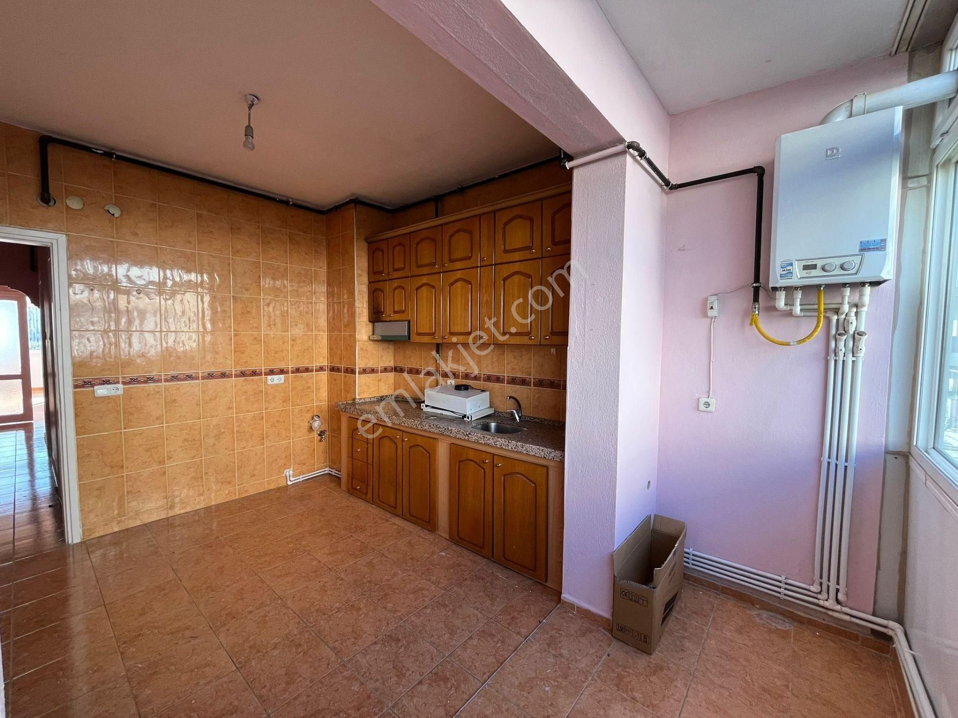 Asil'den Göztepe Stadı Yanı Arakat 2+1 Bakımlı Temiz Daire - Görsel 5