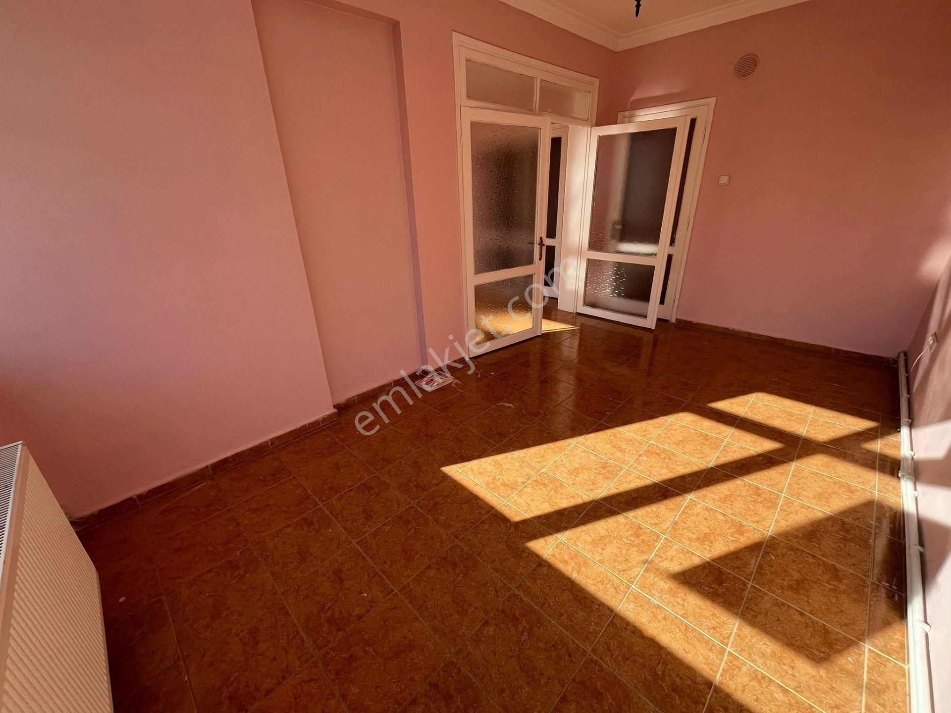 Asil'den Göztepe Stadı Yanı Arakat 2+1 Bakımlı Temiz Daire - Görsel 7