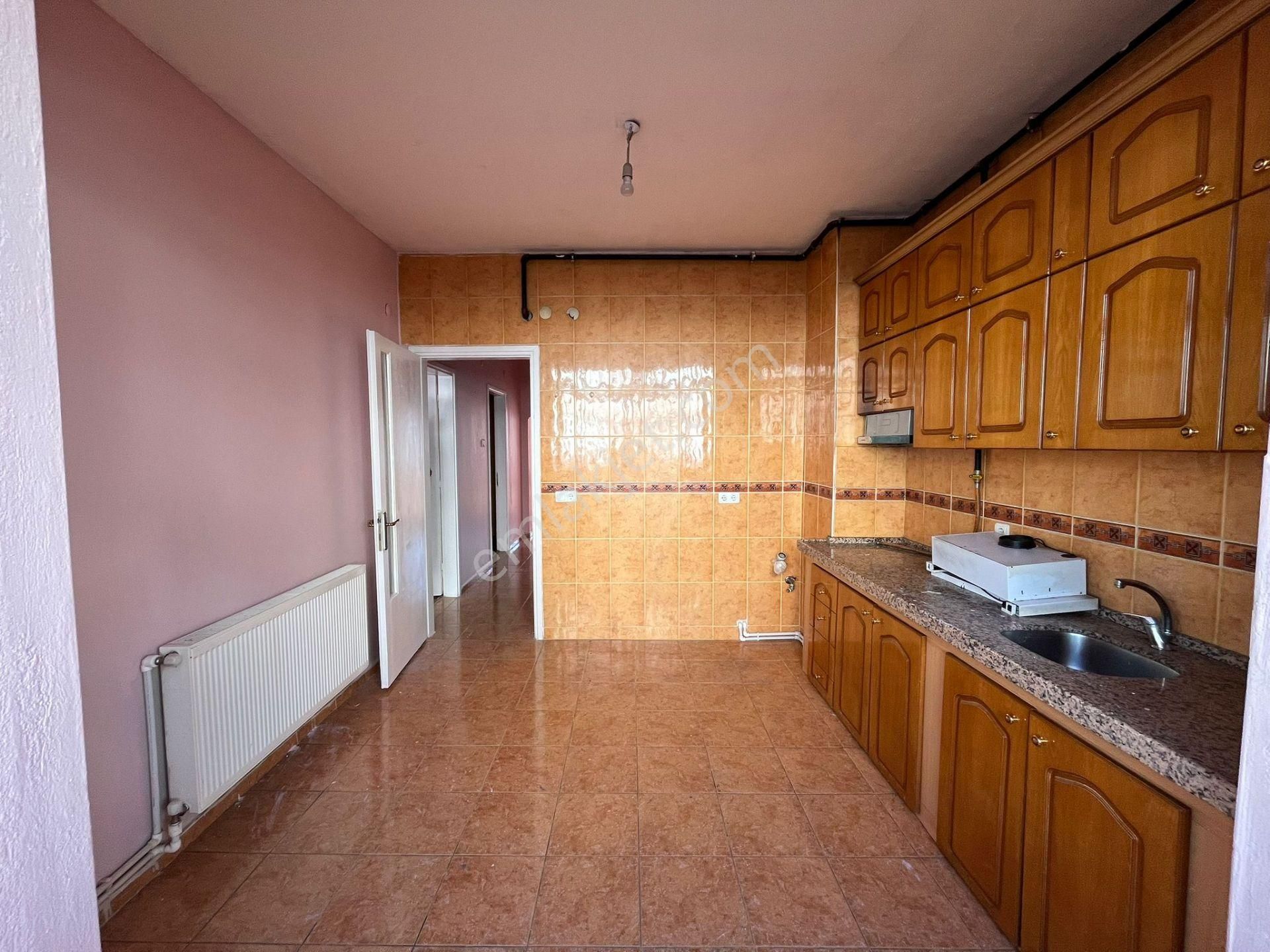 Asil'den Göztepe Stadı Yanı Arakat 2+1 Bakımlı Temiz Daire - Görsel 6