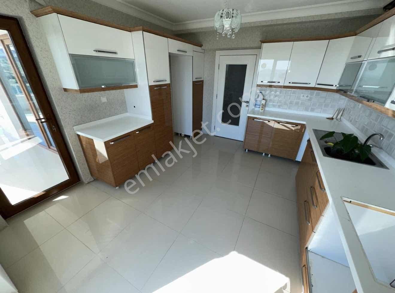 Kılıçsoy'dan Nilüfer Konutlarında Teras 7+1 Dubleks Site Kiralık