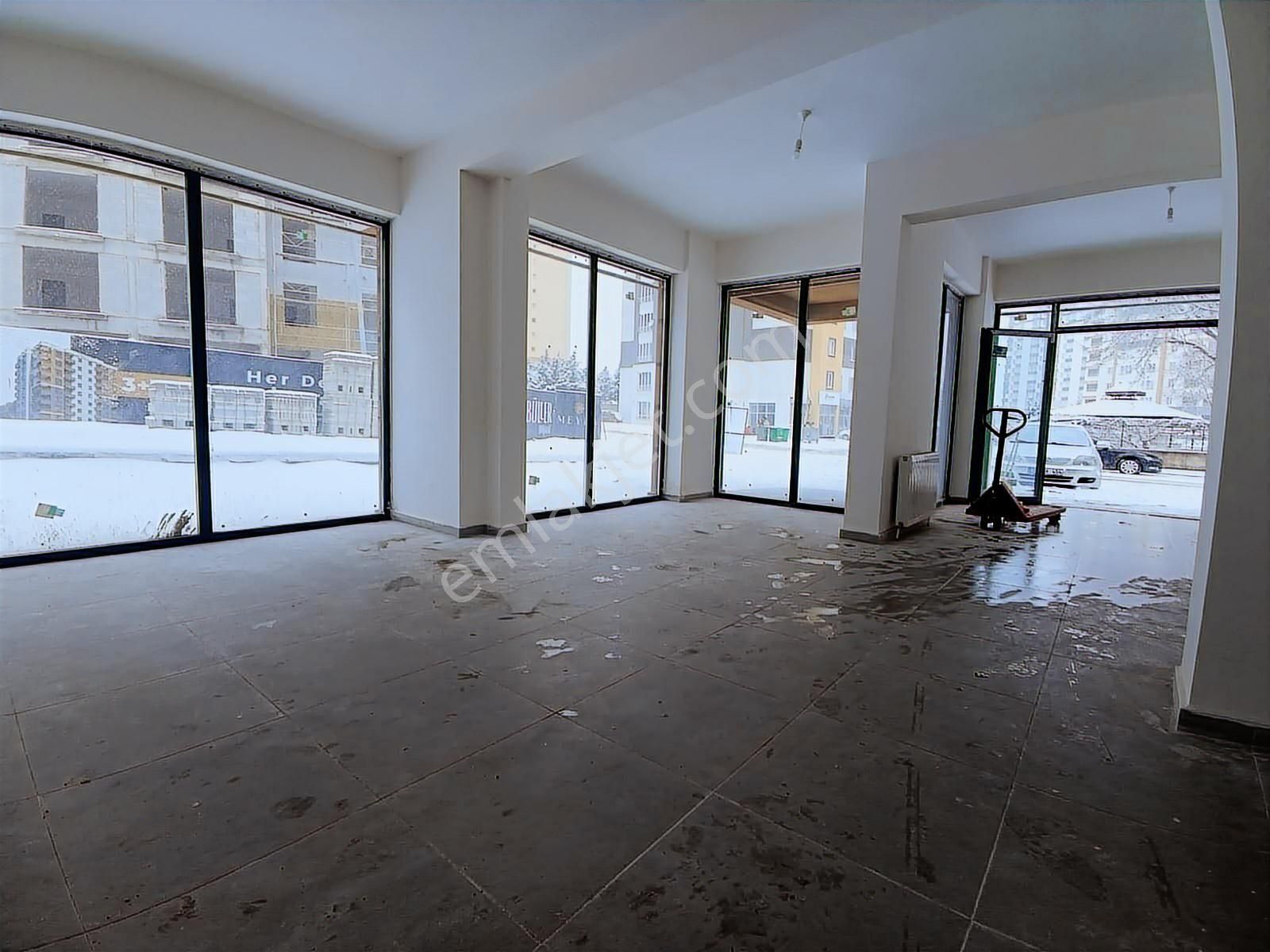 Küçük Ali Mahallesinde Kiralık Sıfır Köşe Dükkan - Görsel 11