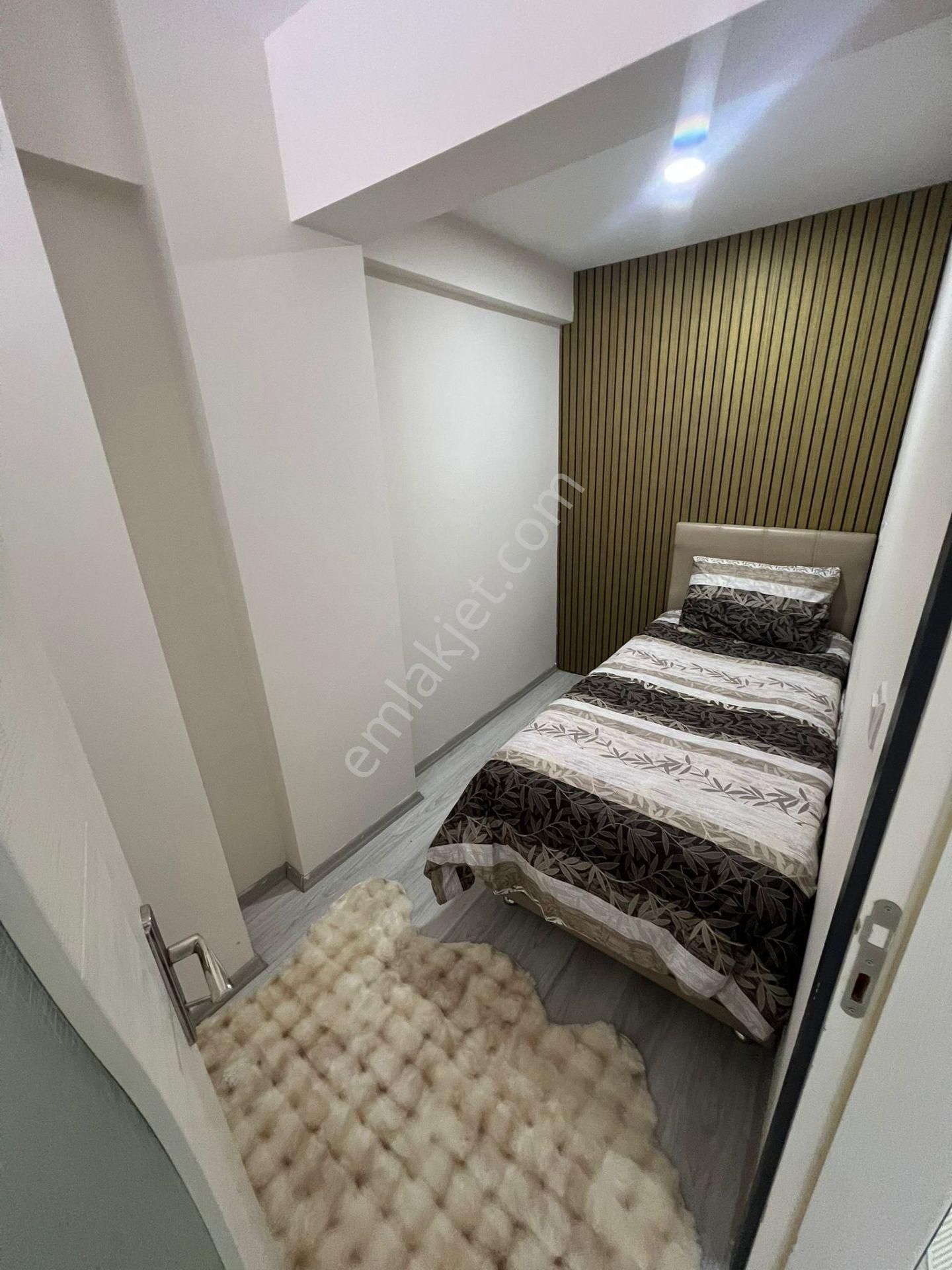 Fesleğen Mahallesi Sulu Köprü Işıklarının Bir Sokak Altında 3 Adet Tek Tapu Çift Apart A1 - Görsel 4