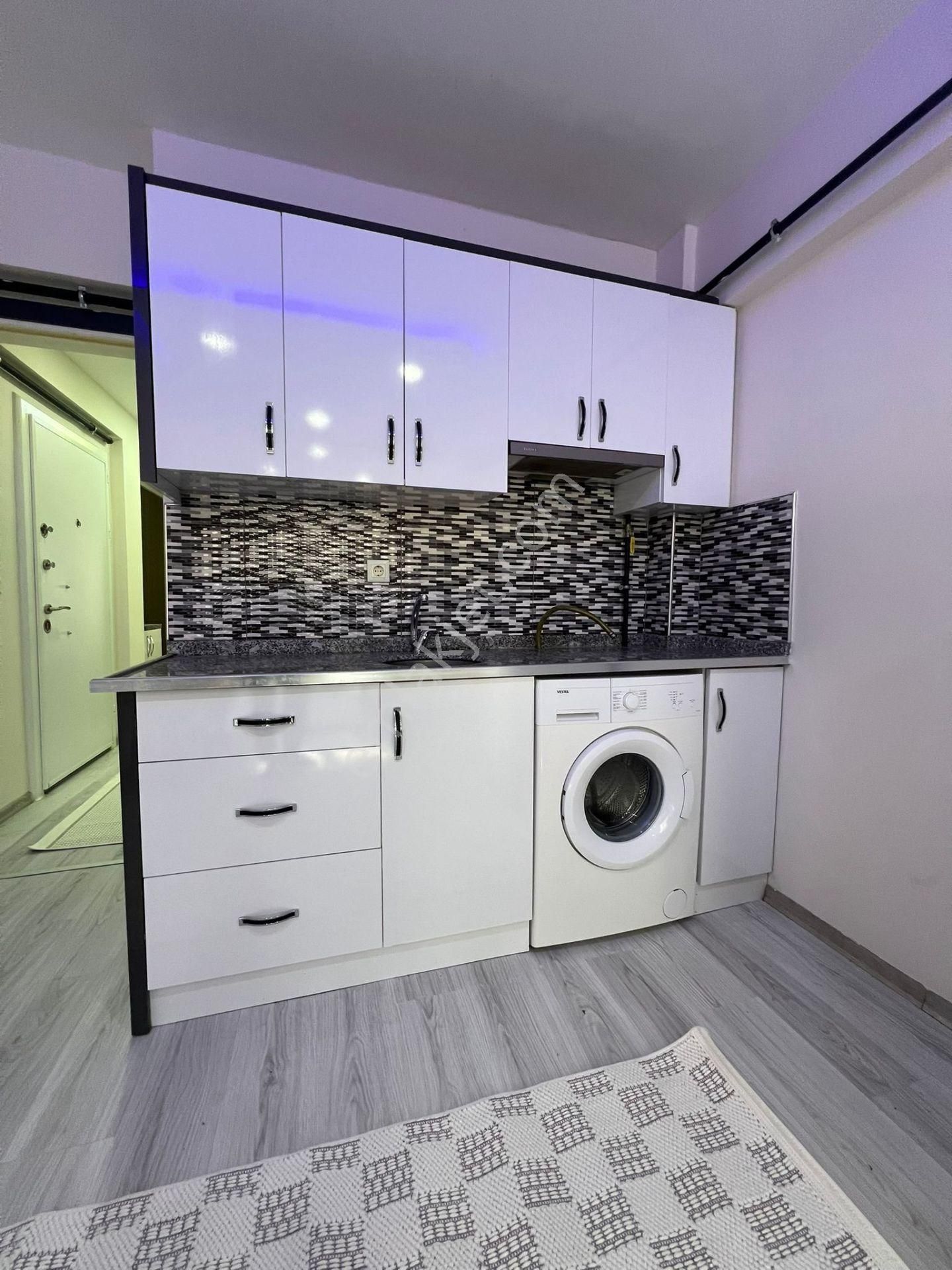 Fesleğen Mahallesi Sulu Köprü Işıklarının Bir Sokak Altında 3 Adet Tek Tapu Çift Apart A1 - Görsel 2