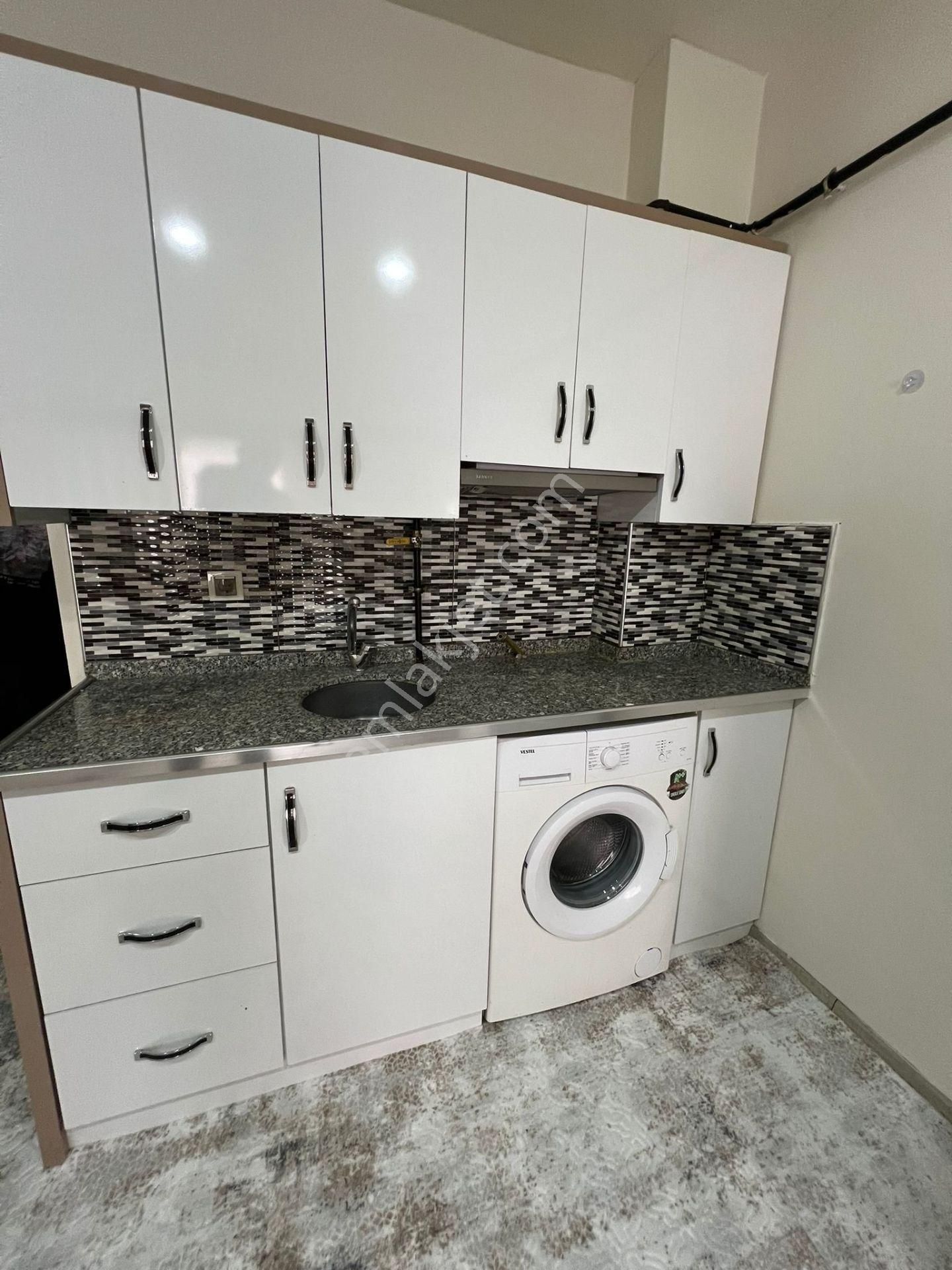 Fesleğen Mahallesi Sulu Köprü Işıklarının Bir Sokak Altında 3 Adet Tek Tapu Çift Apart A1 - Görsel 8