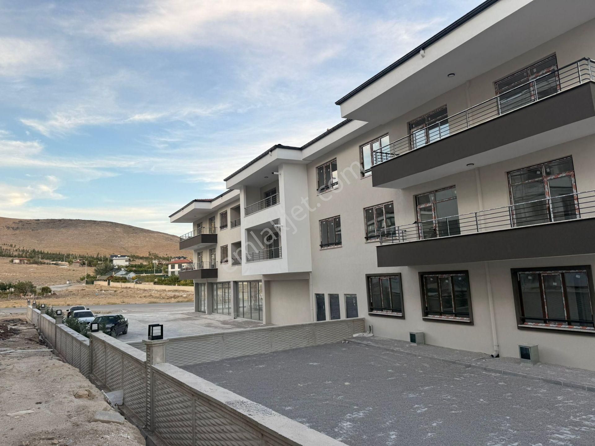 Kahramanlar Caddesi Hizası Satılık Sıfır Daireler