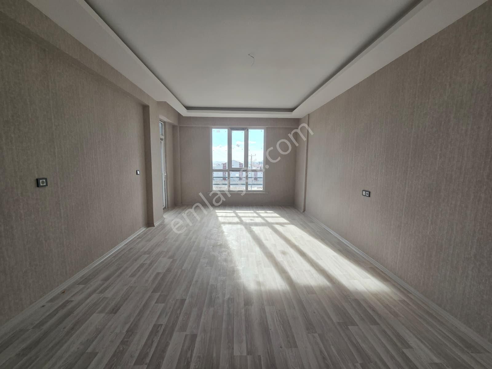 Site İçerisin'de Satılık Ara Kat Çok Geniş 3+1 Daire - Görsel 5