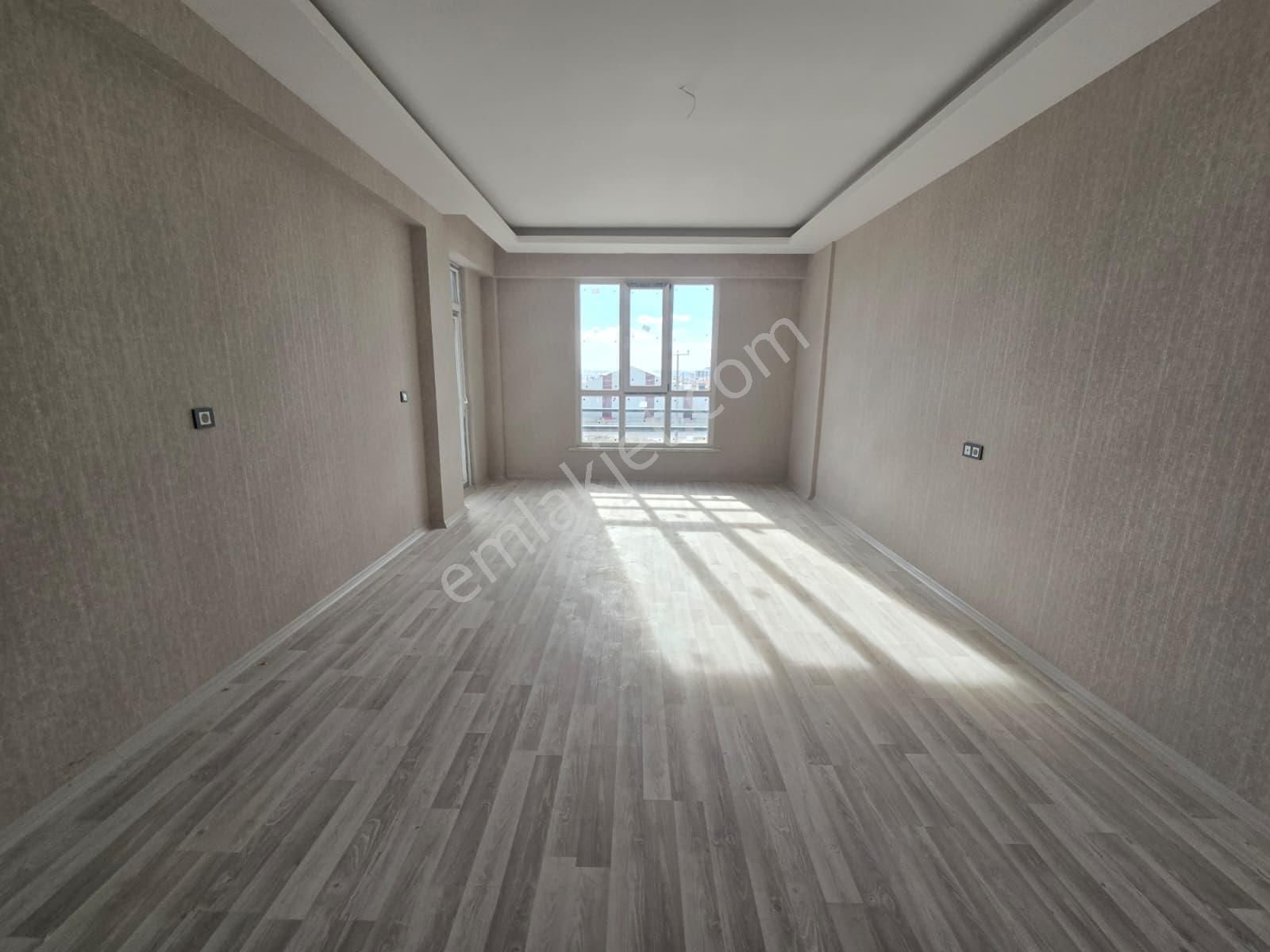 Site İçerisin'de Satılık Ara Kat Çok Geniş 3+1 Daire - Görsel 9