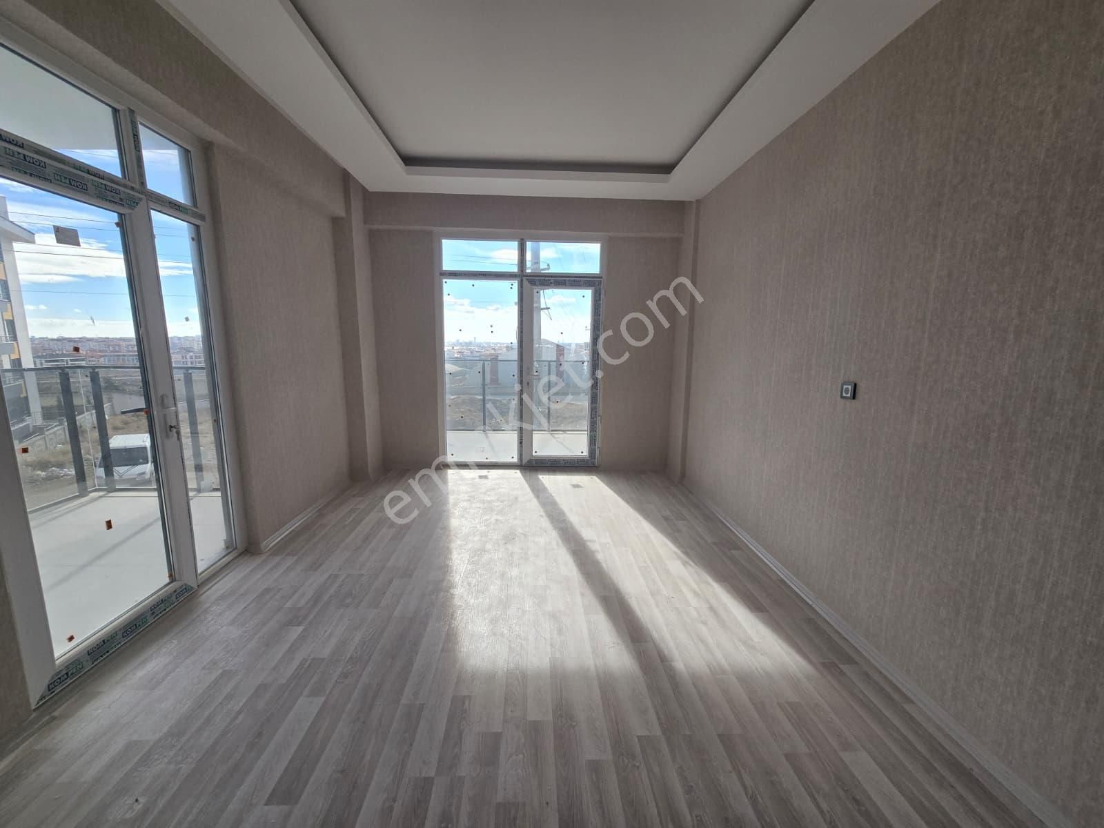 Site İçerisin'de Satılık Ara Kat Çok Geniş 3+1 Daire - Görsel 11