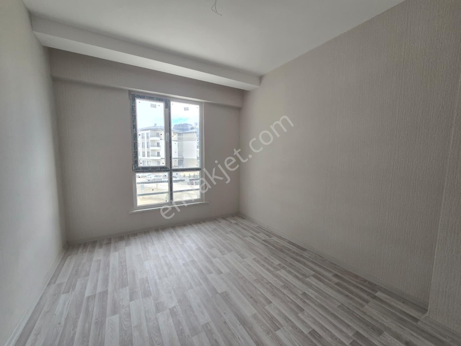 Site İçerisin'de Satılık Ara Kat Çok Geniş 3+1 Daire - Görsel 16