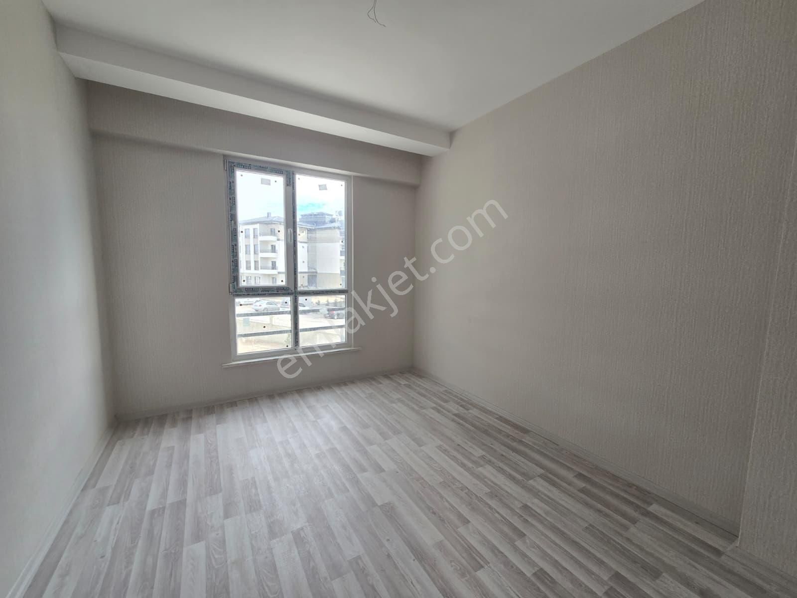 Site İçerisin'de Satılık Ara Kat Çok Geniş 3+1 Daire - Görsel 15