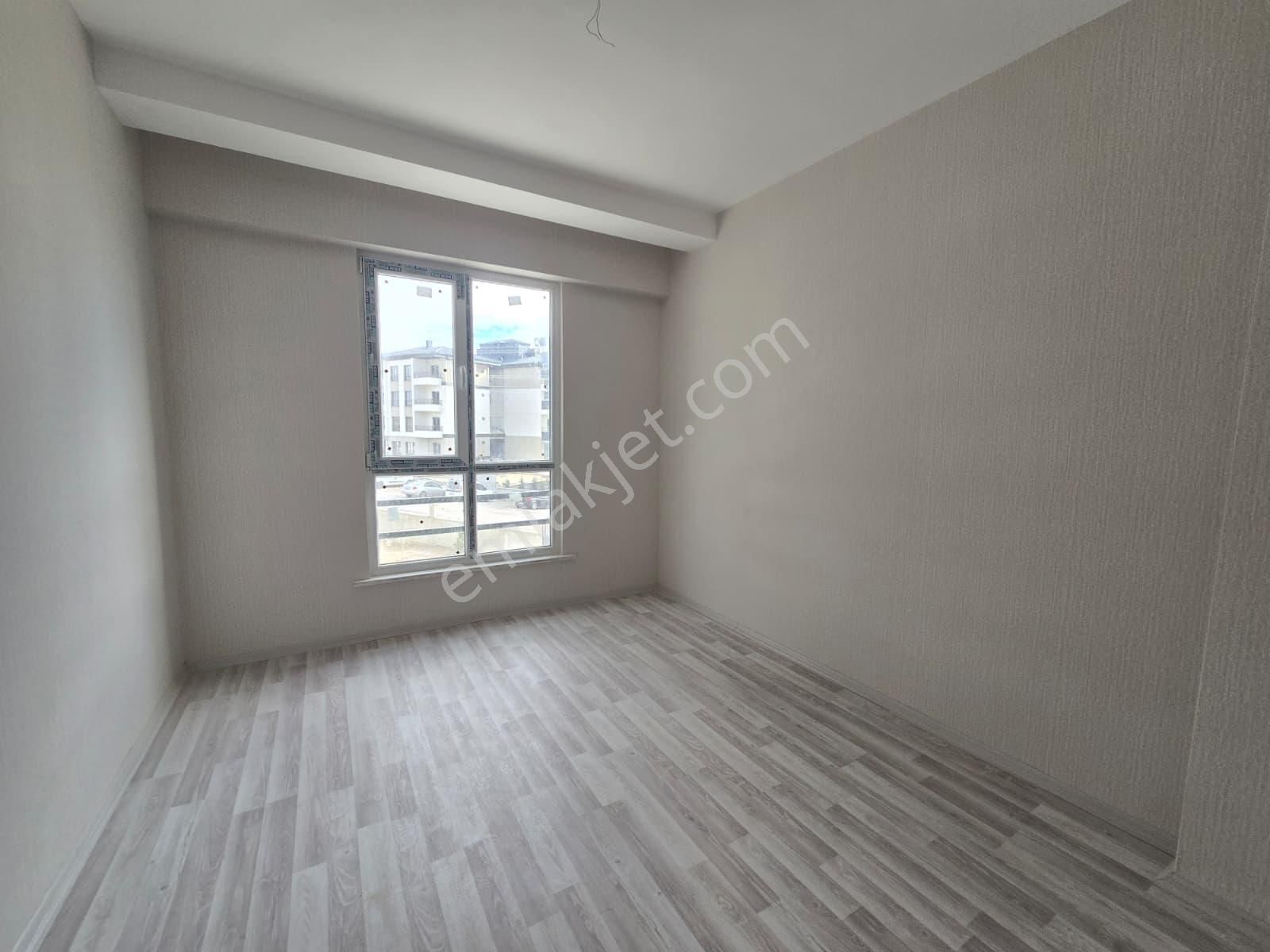 Site İçerisin'de Satılık Ara Kat Çok Geniş 3+1 Daire - Görsel 14