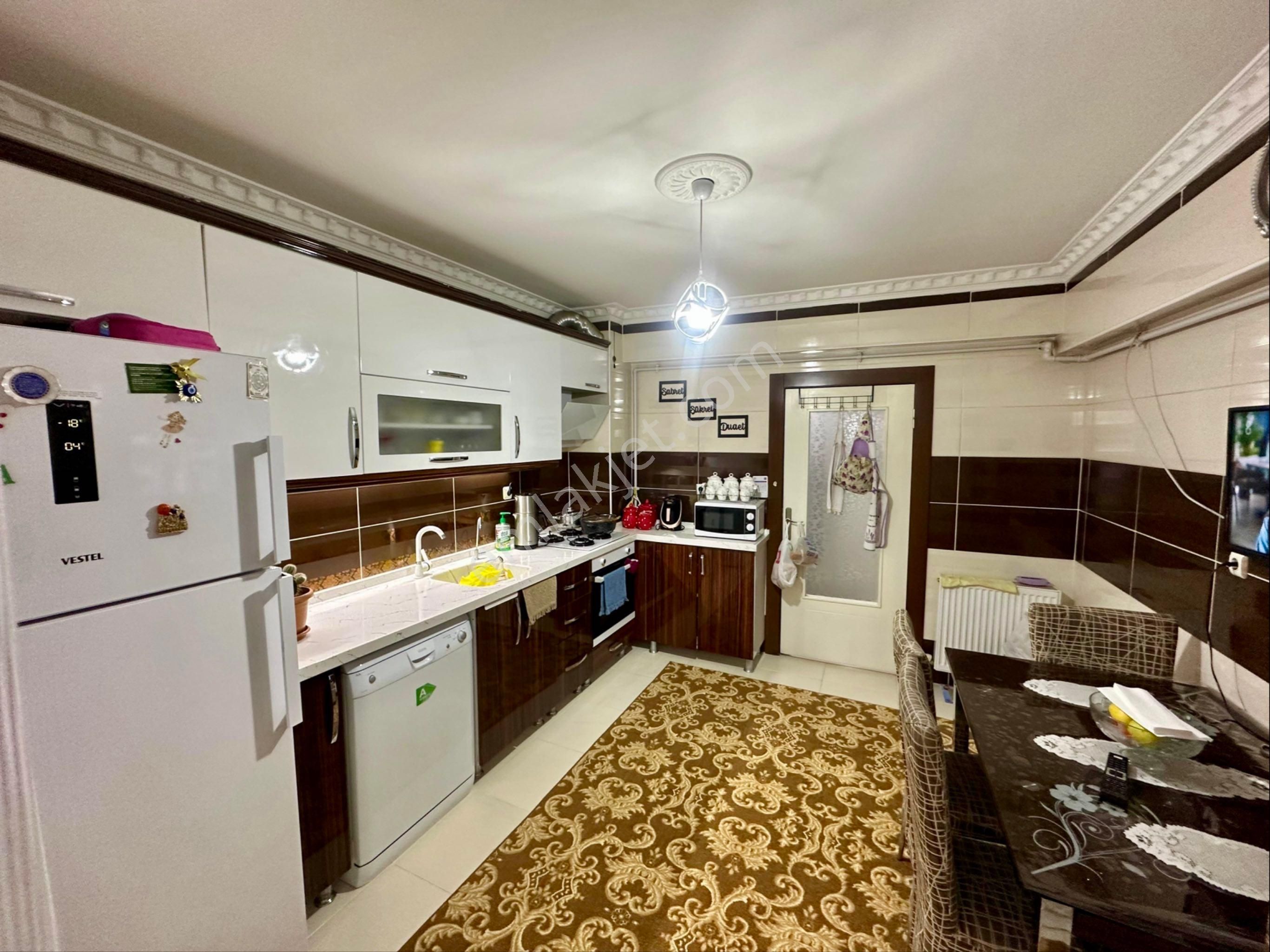 Erdinç Caddesi Üstü Ara Katta Asansörlü Geniş Metkareli 3+1 - Görsel 23