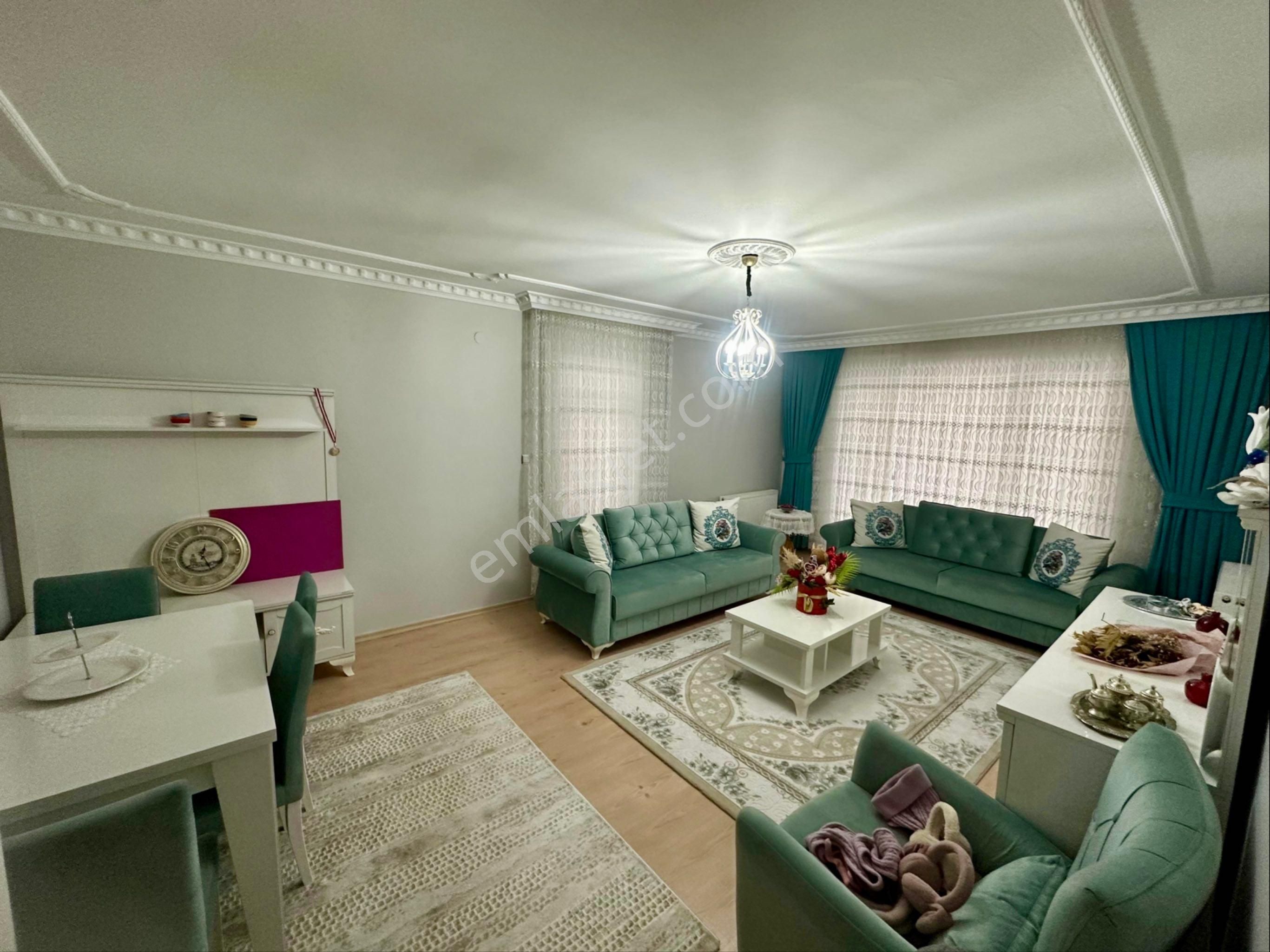 Erdinç Caddesi Üstü Ara Katta Asansörlü Geniş Metkareli 3+1