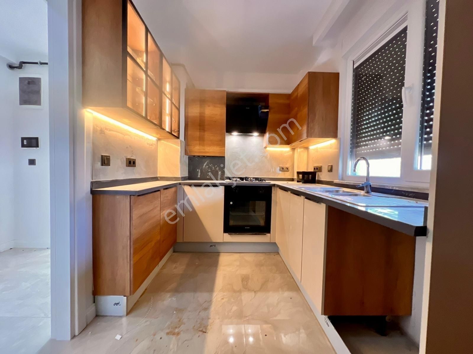 Utkudan Kozyatağında Bayar Cad.yakın Sıfır Balkonlu Satılık 2+1 - Görsel 11