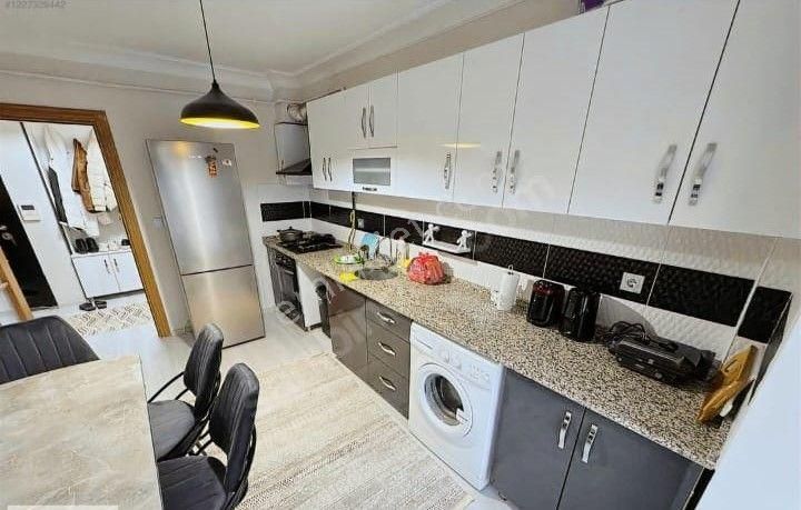 Recep Ümit'ten Esenli Caddesine Çok Yakın Lokasyonda [asansörlü] Geniş Ferah Satılık 3+1 Daire