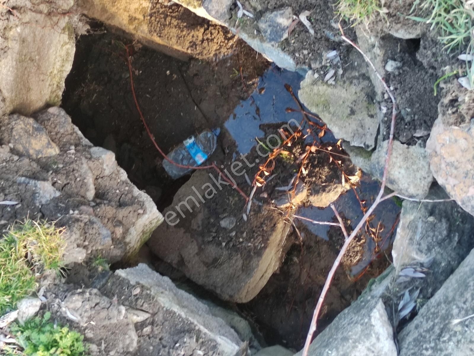 Özpınar,dan Dabakhane Satılık Arsa 810 M2 Sulu,evli, Bahçeli