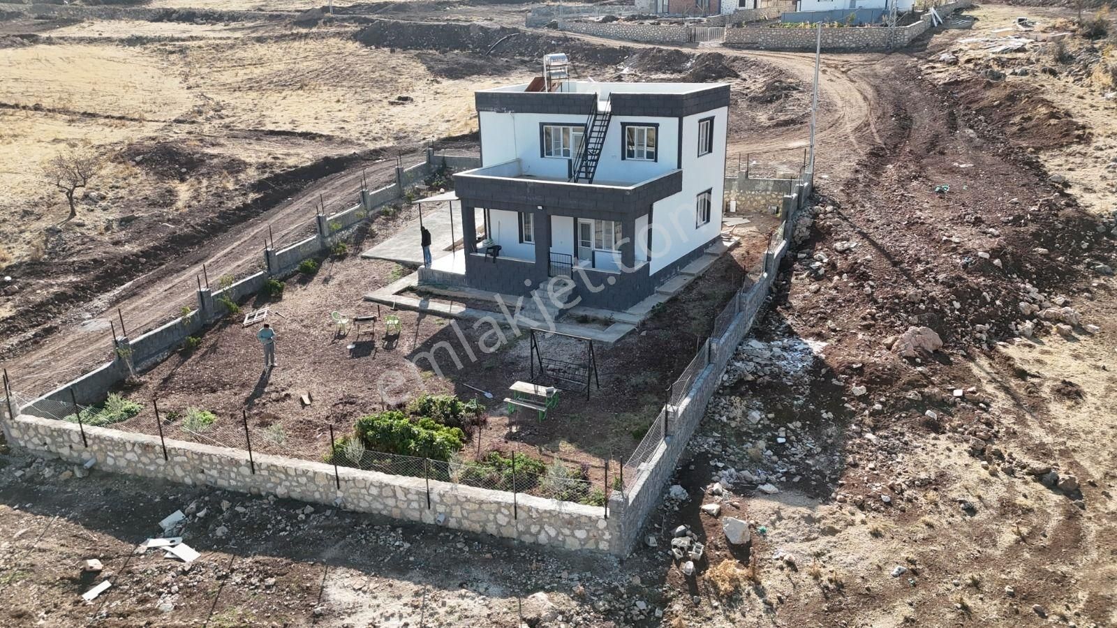 Hakev'den Oyalıda Satılık Lüx Villa