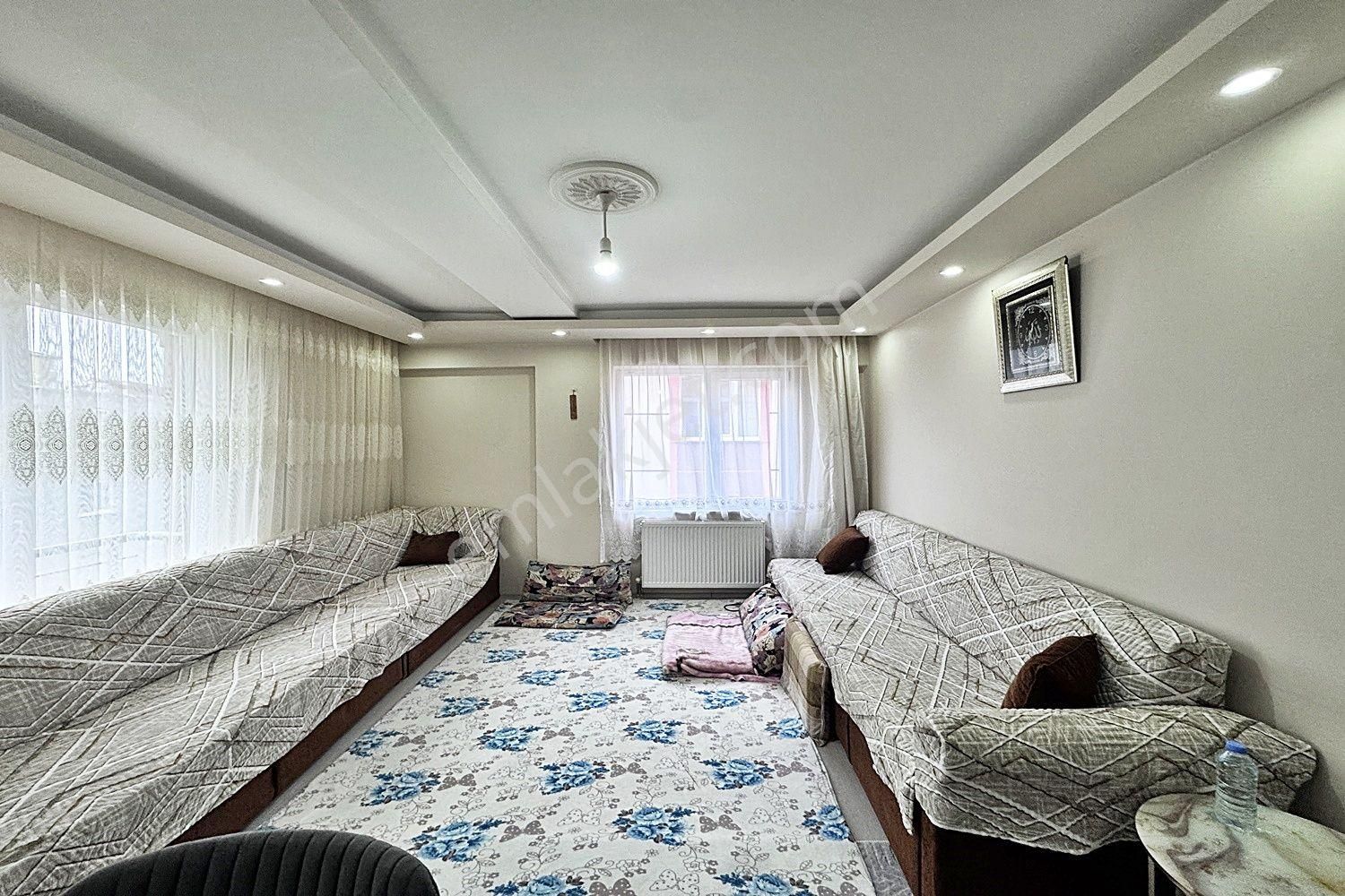 Metin Yapı'dan Cam Balkonlu İskanlı Kombili Satılık 2+1 Daire!!