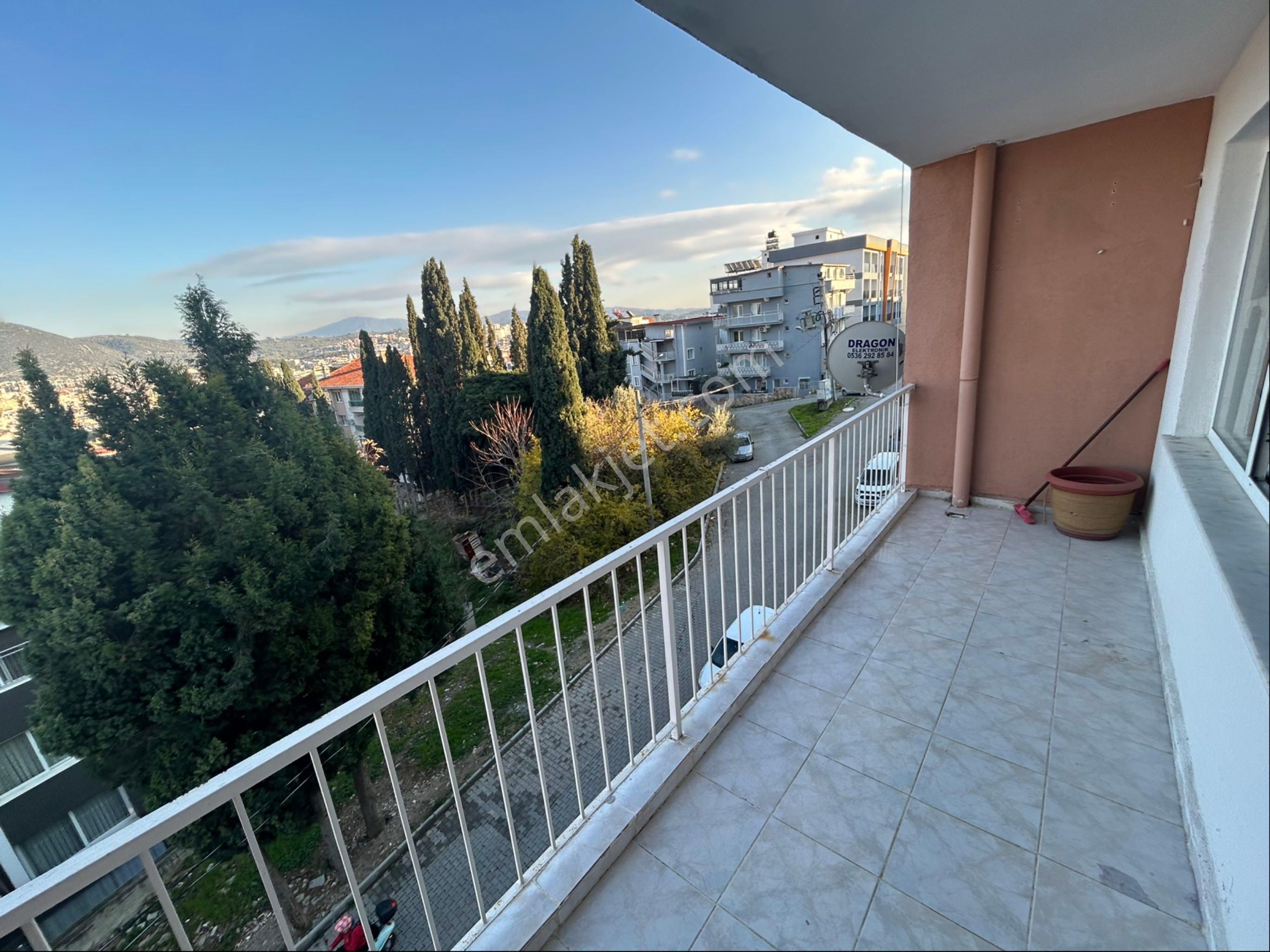 Kuşadası Atik Mahallesi’nde Deniz Manzaralı 3 + 1 Daire - Görsel 3