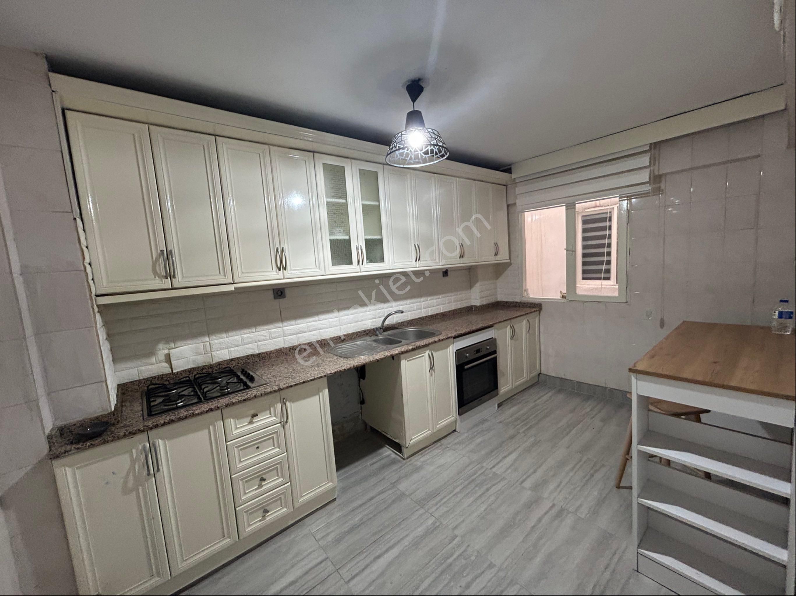 Kuşadası Atik Mahallesi’nde Deniz Manzaralı 3 + 1 Daire - Görsel 5