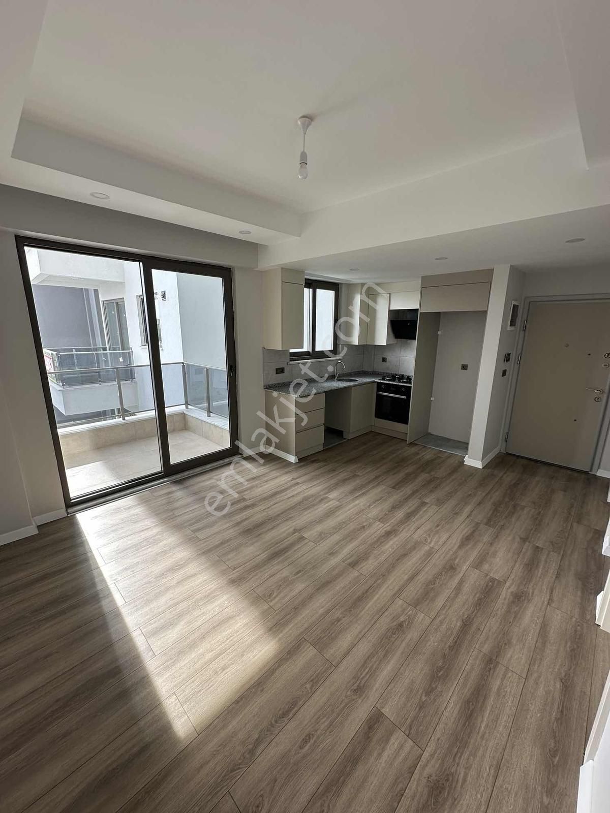 Ertuğrul'dan Deniz Manzaralı Havuzlu 1+1 Satılık Daire