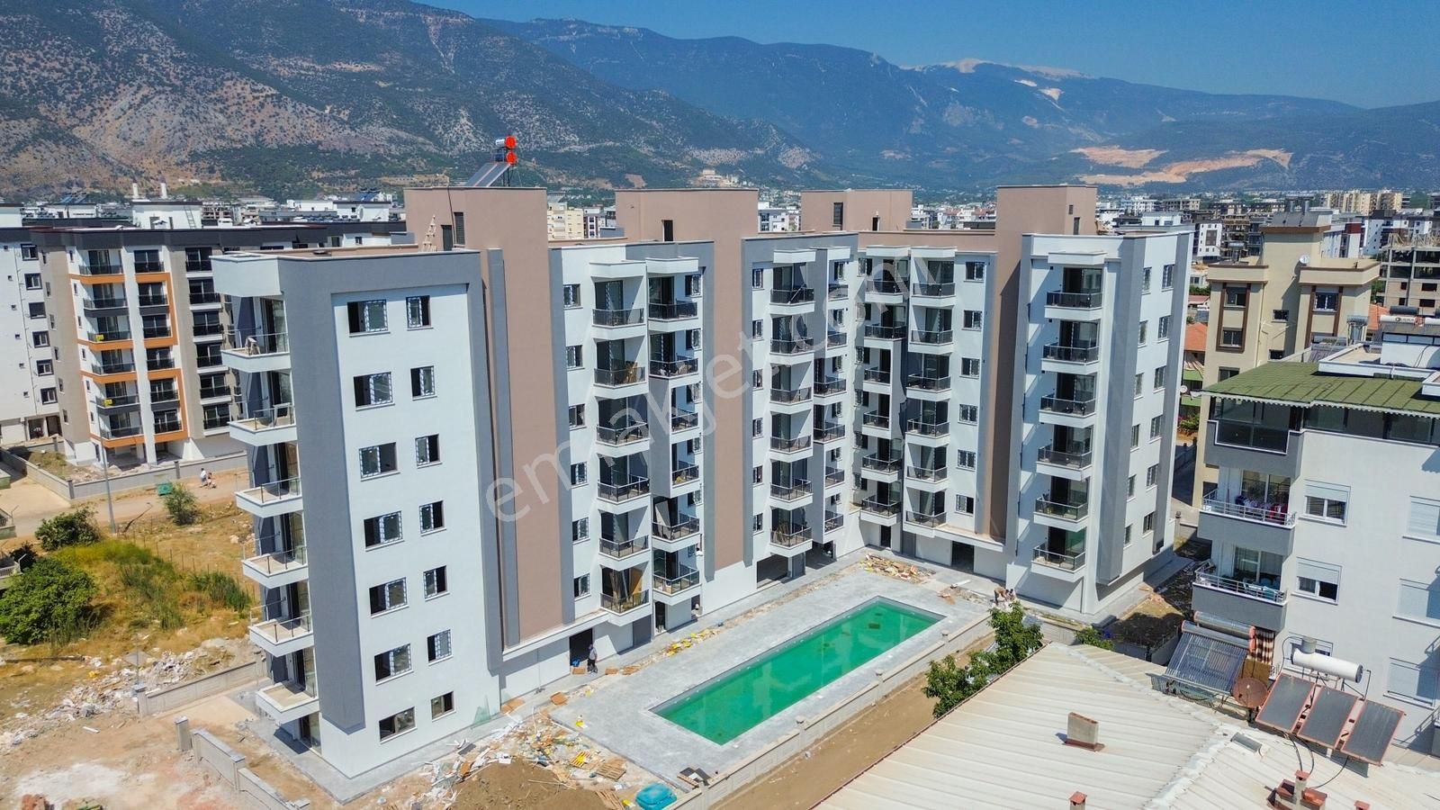 Ertuğrul'dan Deniz Manzaralı Havuzlu 1+1 Satılık Daire - Görsel 13